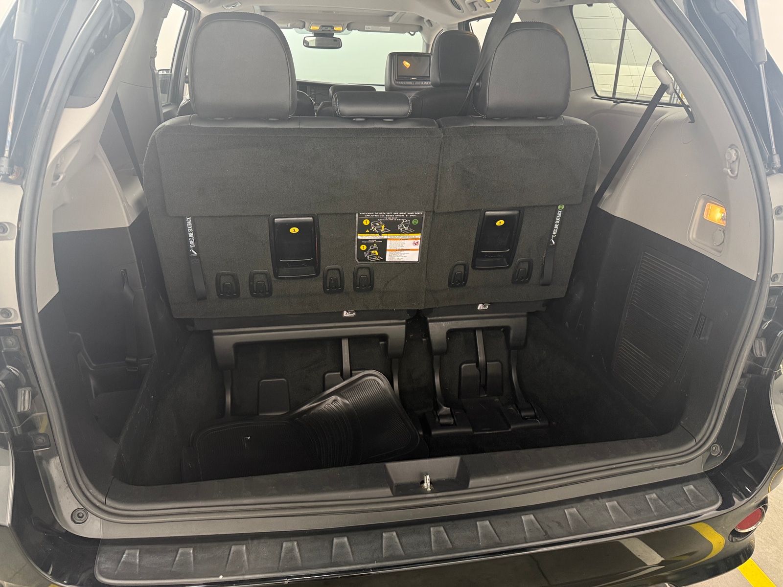 Thumbnail: 2019 Toyota Sienna - 6