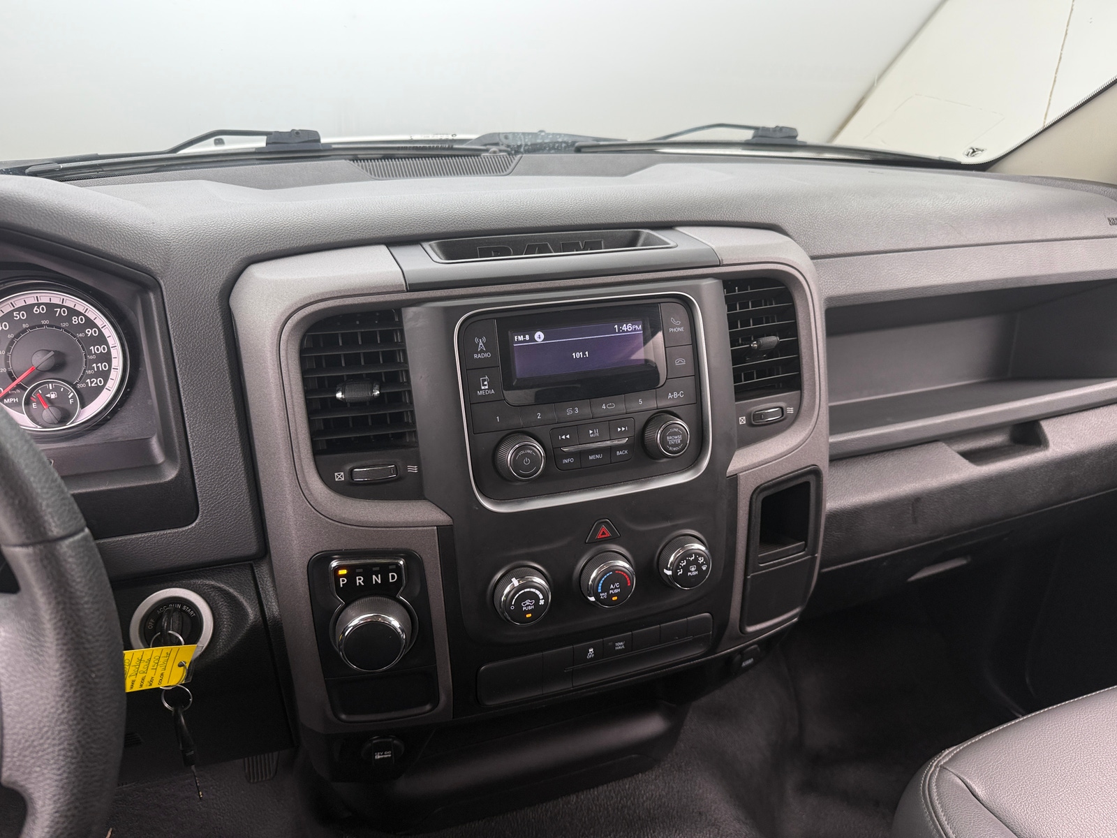 Thumbnail: 2020 RAM 1500 Classic - 4