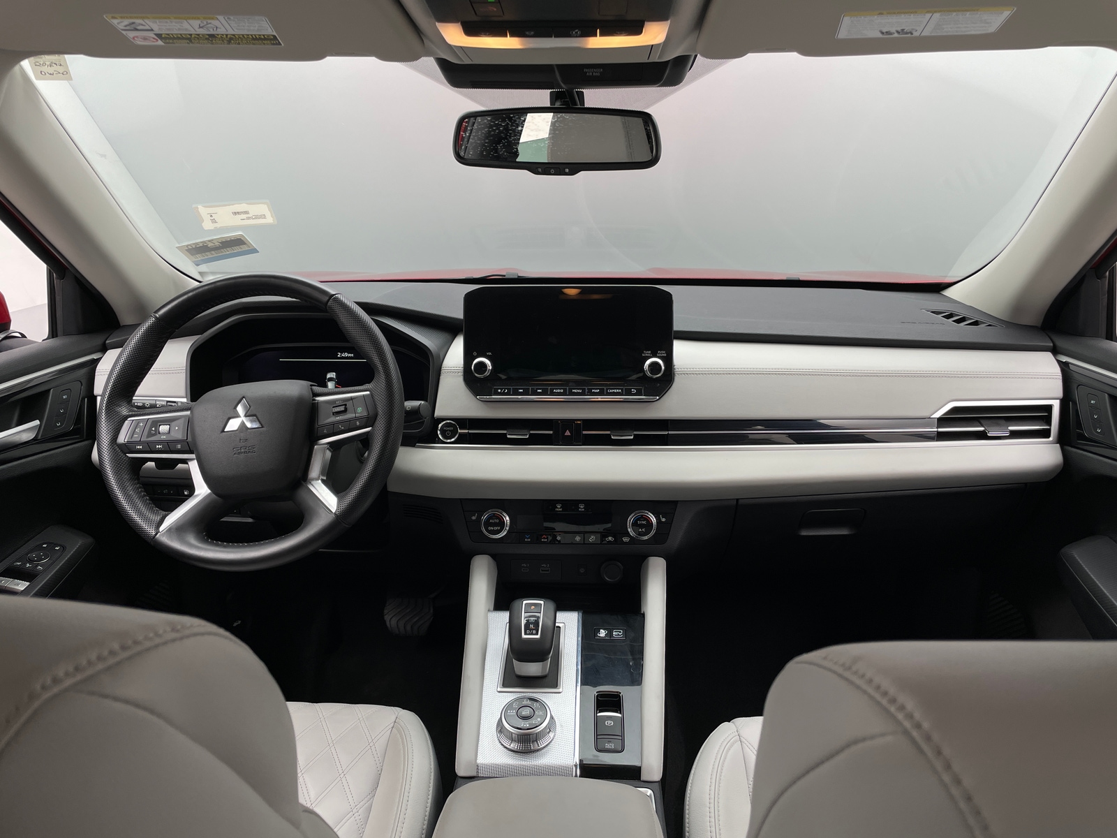 Thumbnail: 2023 Mitsubishi Outlander - 2