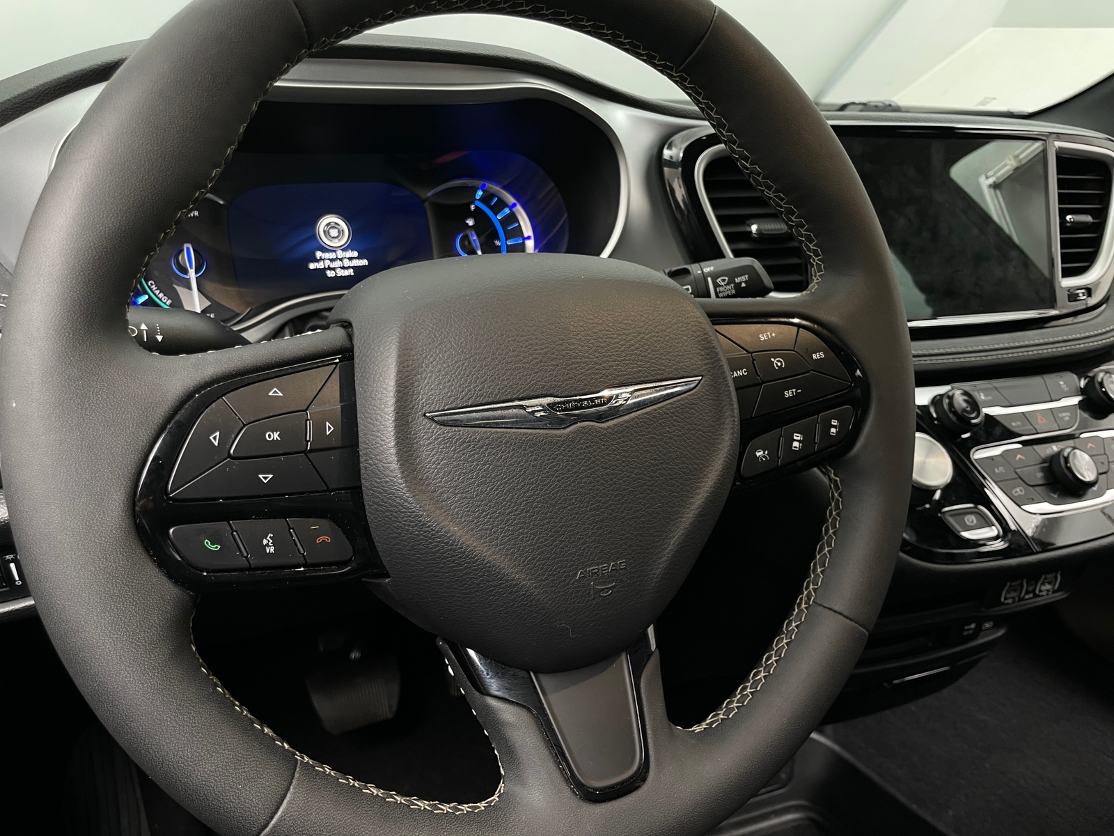 Thumbnail: 2022 Chrysler Pacifica - 4