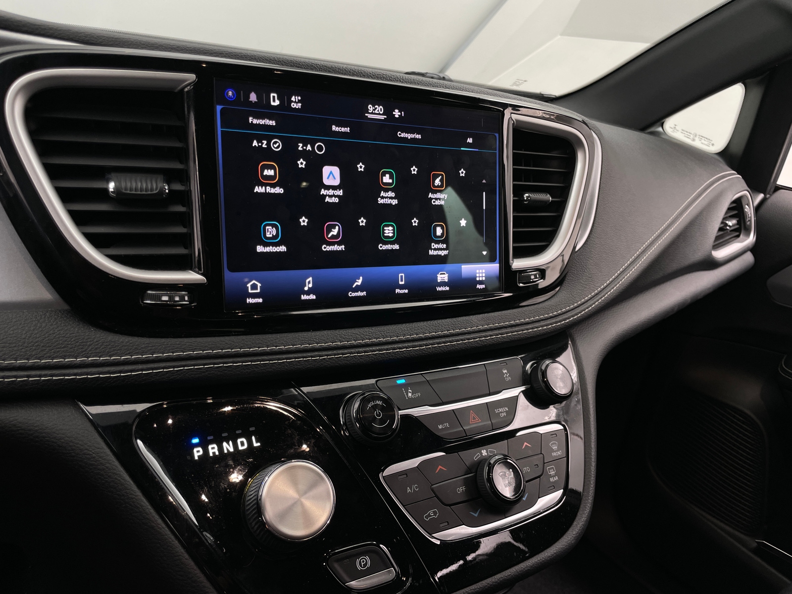 Thumbnail: 2022 Chrysler Pacifica - 3
