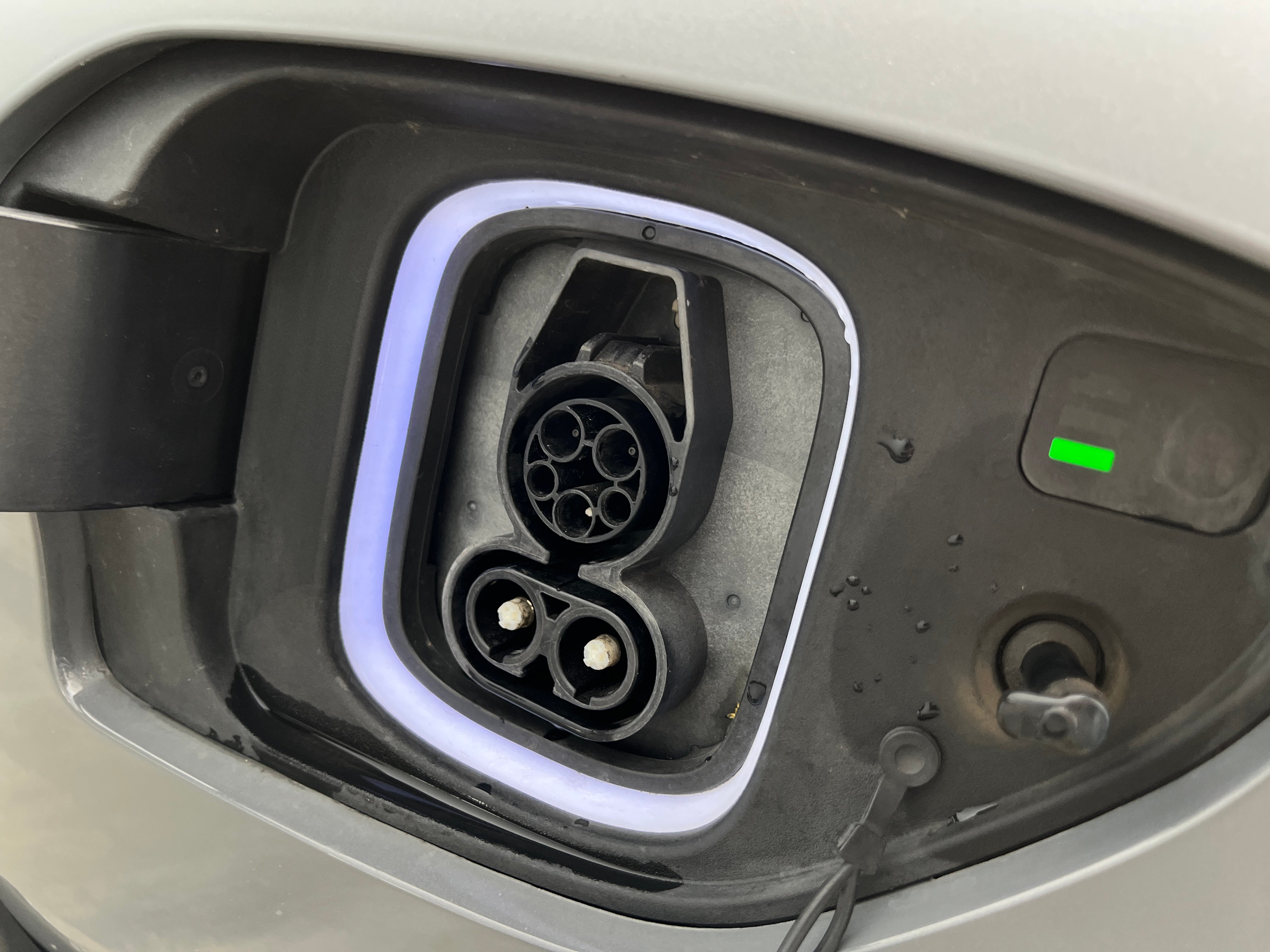 Used 2022 Hyundai Kona EV Limited with VIN KM8K53AG3NU152647 for sale in Oak Creek, WI