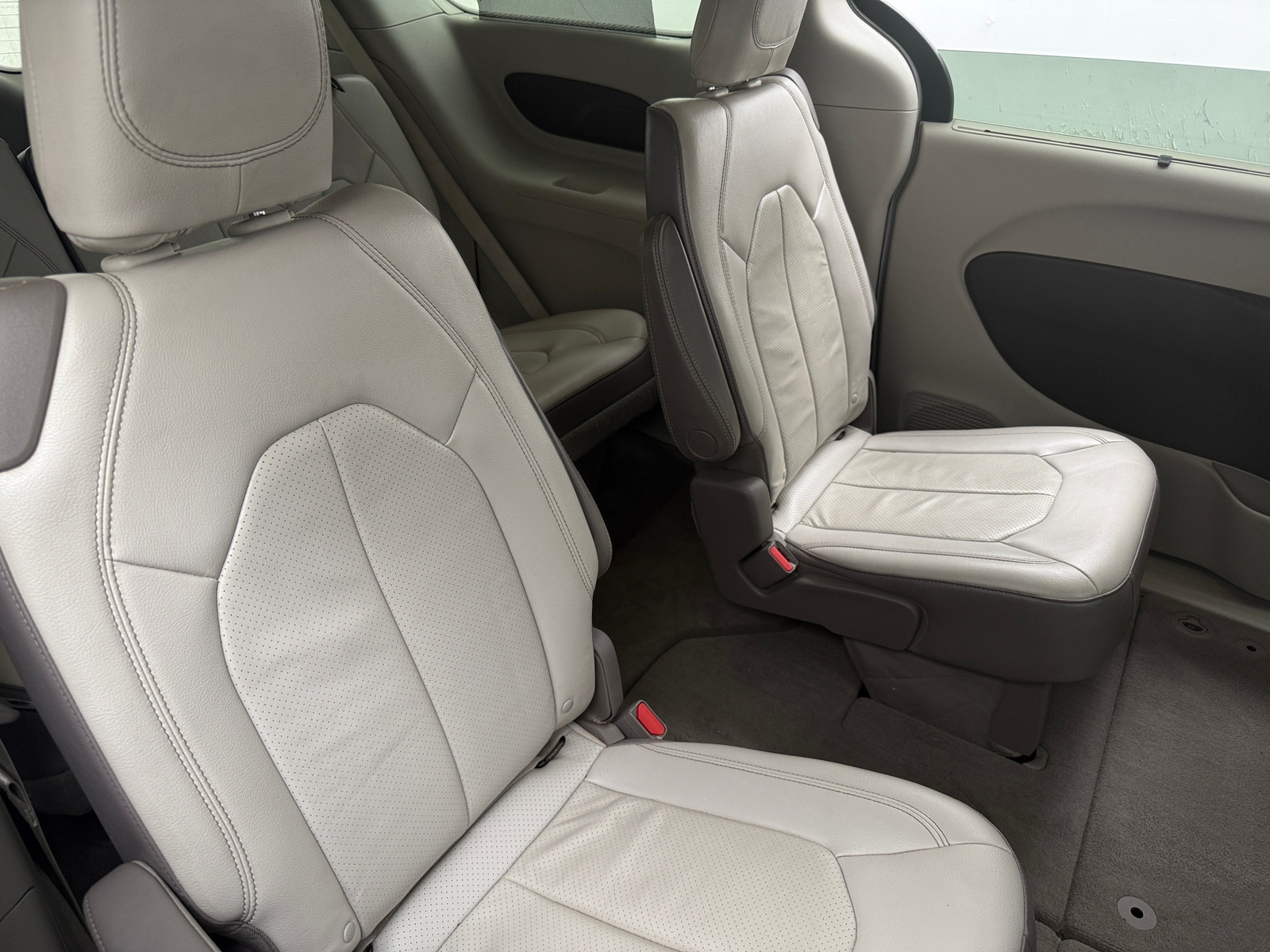 Thumbnail: 2018 Chrysler Pacifica - 5