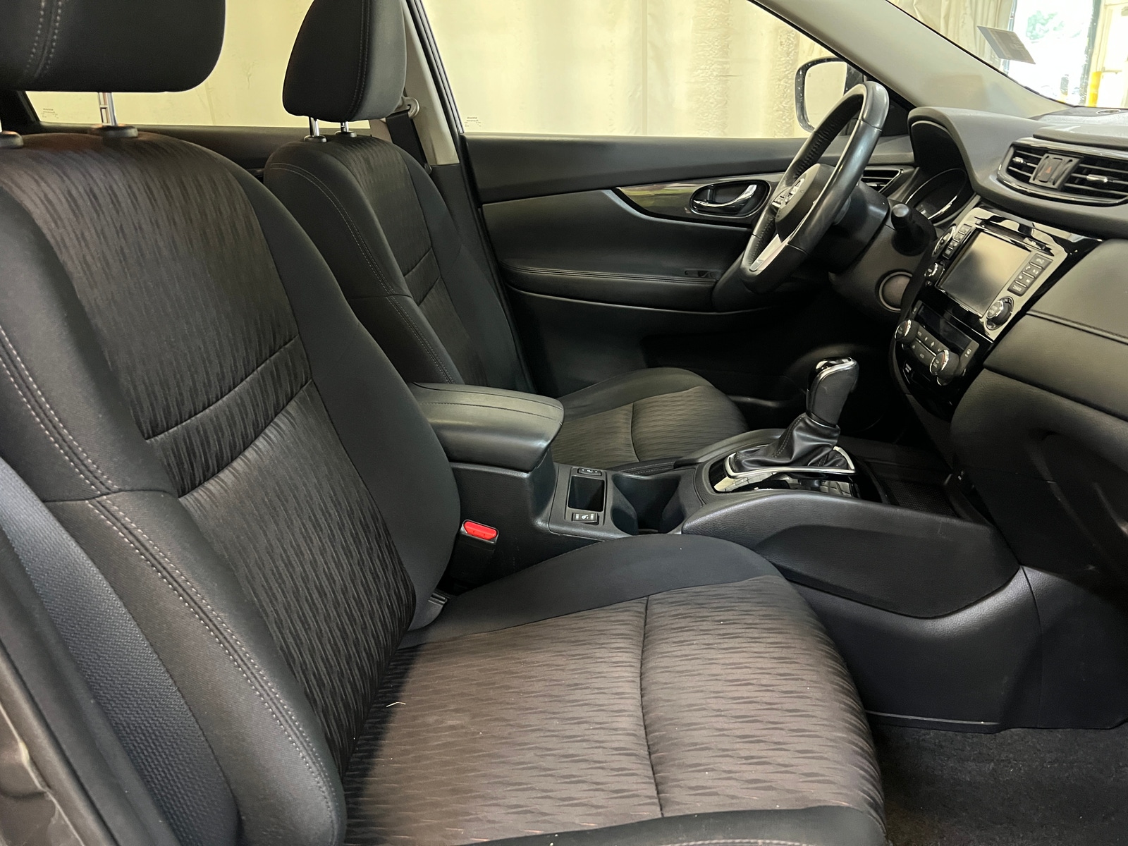 Thumbnail: 2017 Nissan Rogue - 2