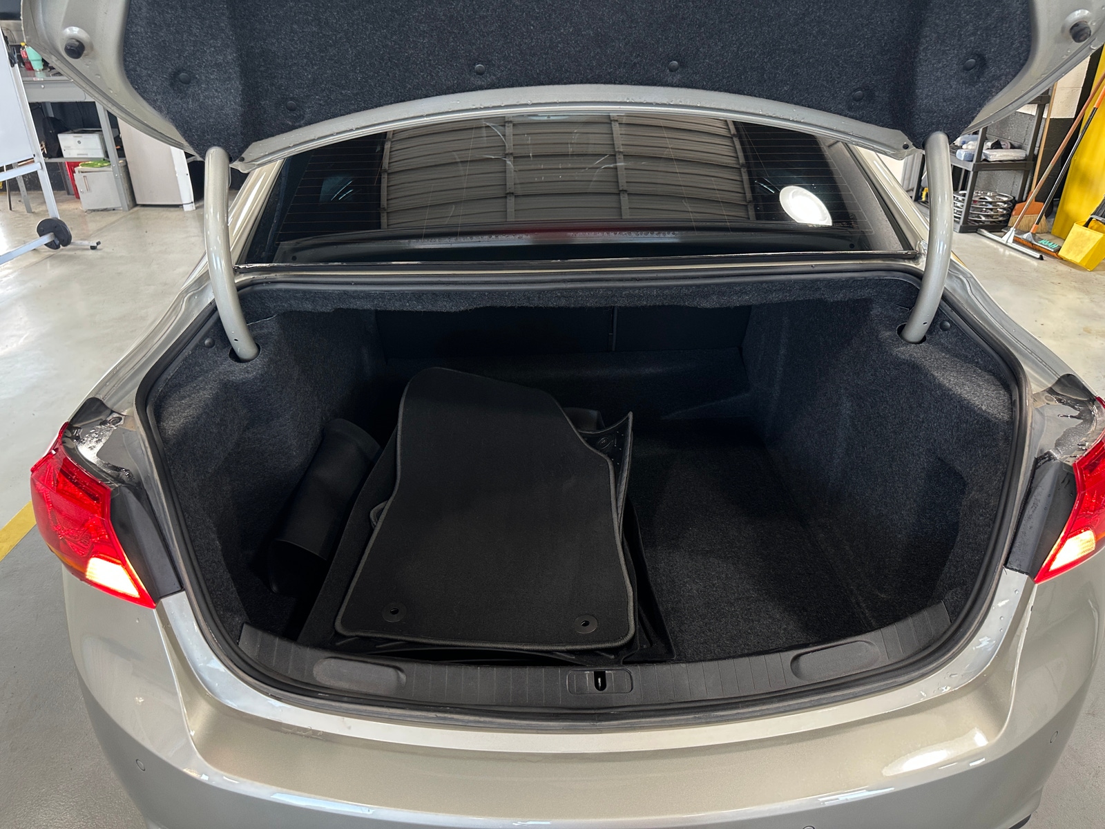 Thumbnail: 2015 Chevrolet Impala - 6