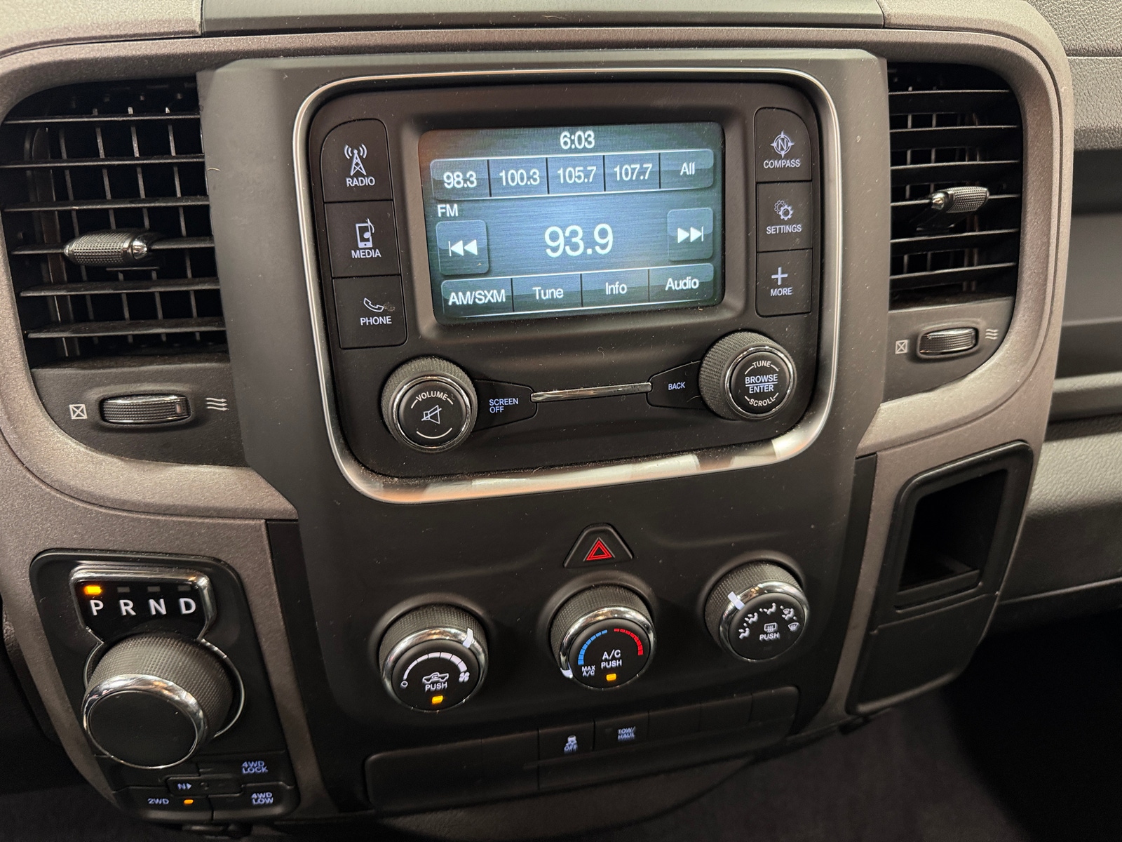 Thumbnail: 2019 RAM 1500 Classic - 4