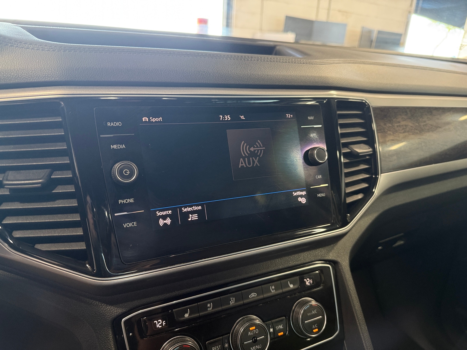 Thumbnail: 2019 Volkswagen Atlas - 3