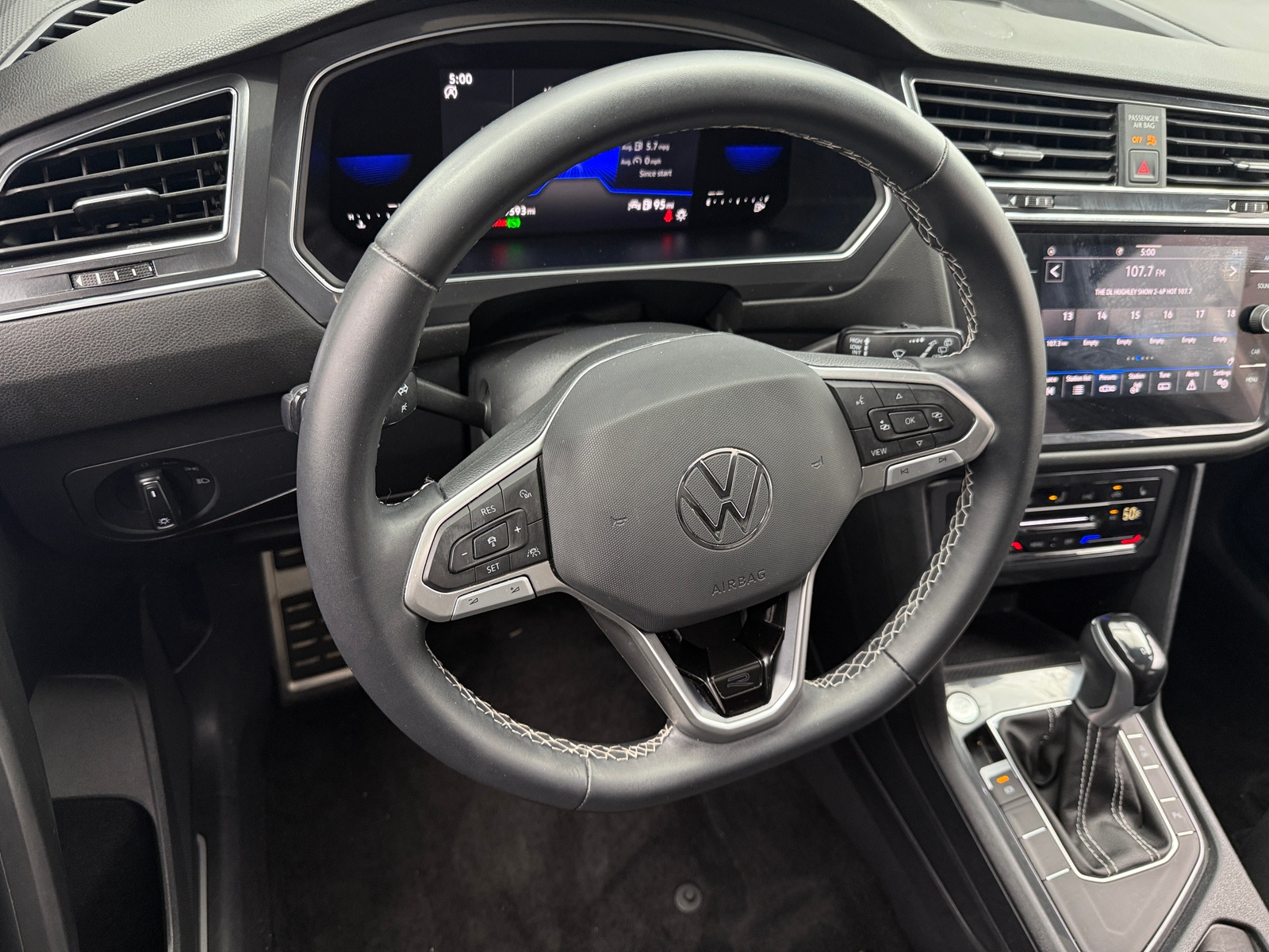 Thumbnail: 2023 Volkswagen Tiguan - 4