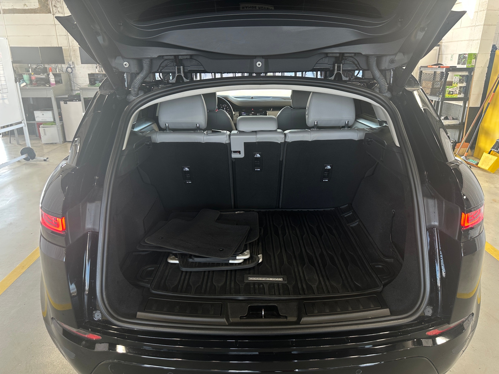 Thumbnail: 2020 Land Rover Range Rover Evoque - 6