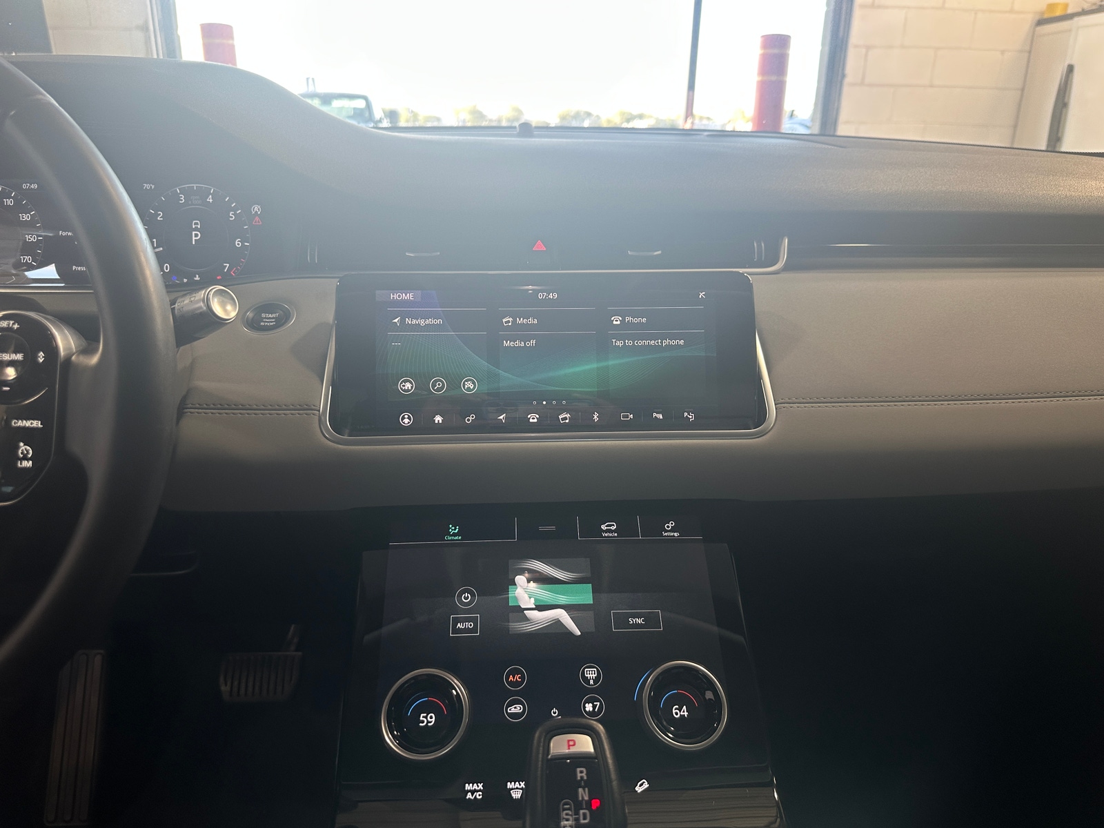 Thumbnail: 2020 Land Rover Range Rover Evoque - 3