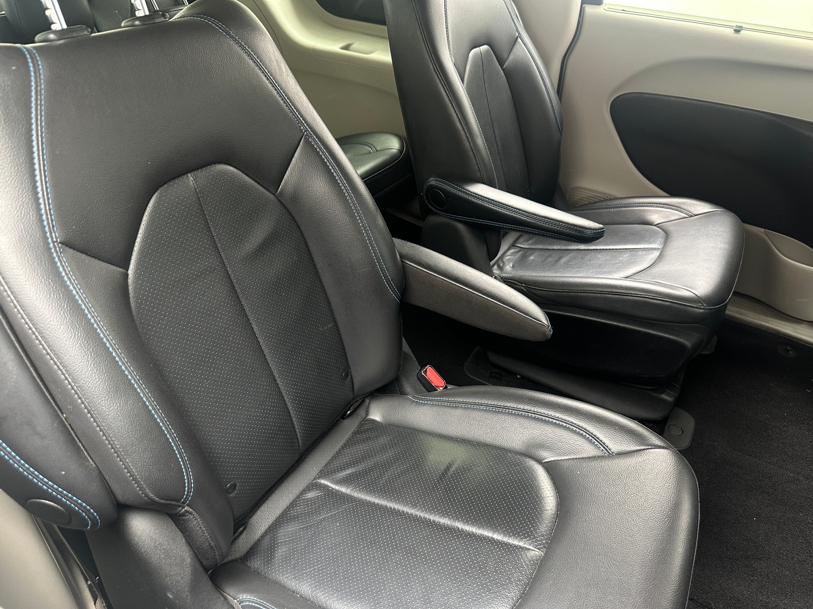 Thumbnail: 2021 Chrysler Pacifica - 5