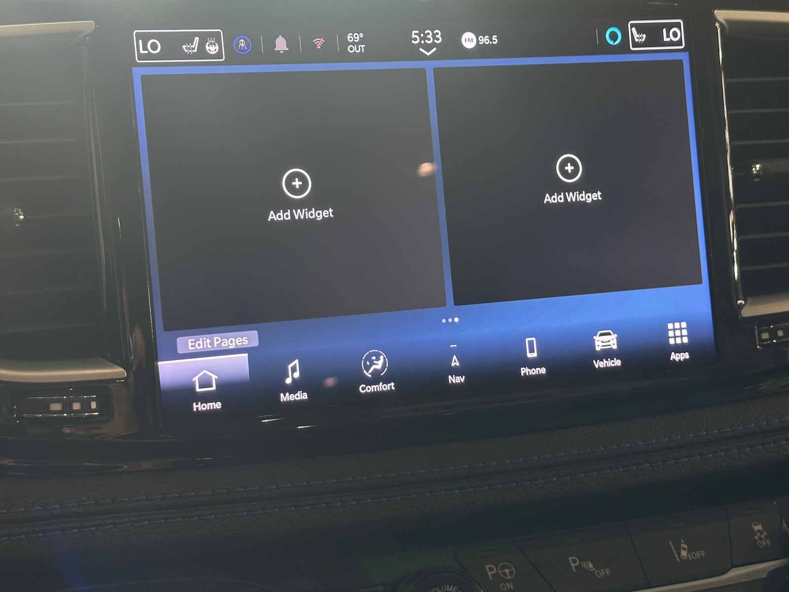 Thumbnail: 2021 Chrysler Pacifica - 3