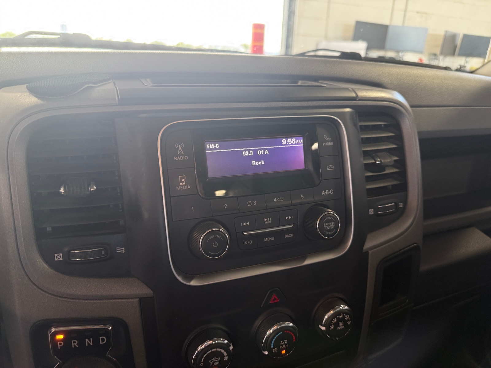 Thumbnail: 2020 RAM 1500 Classic - 4