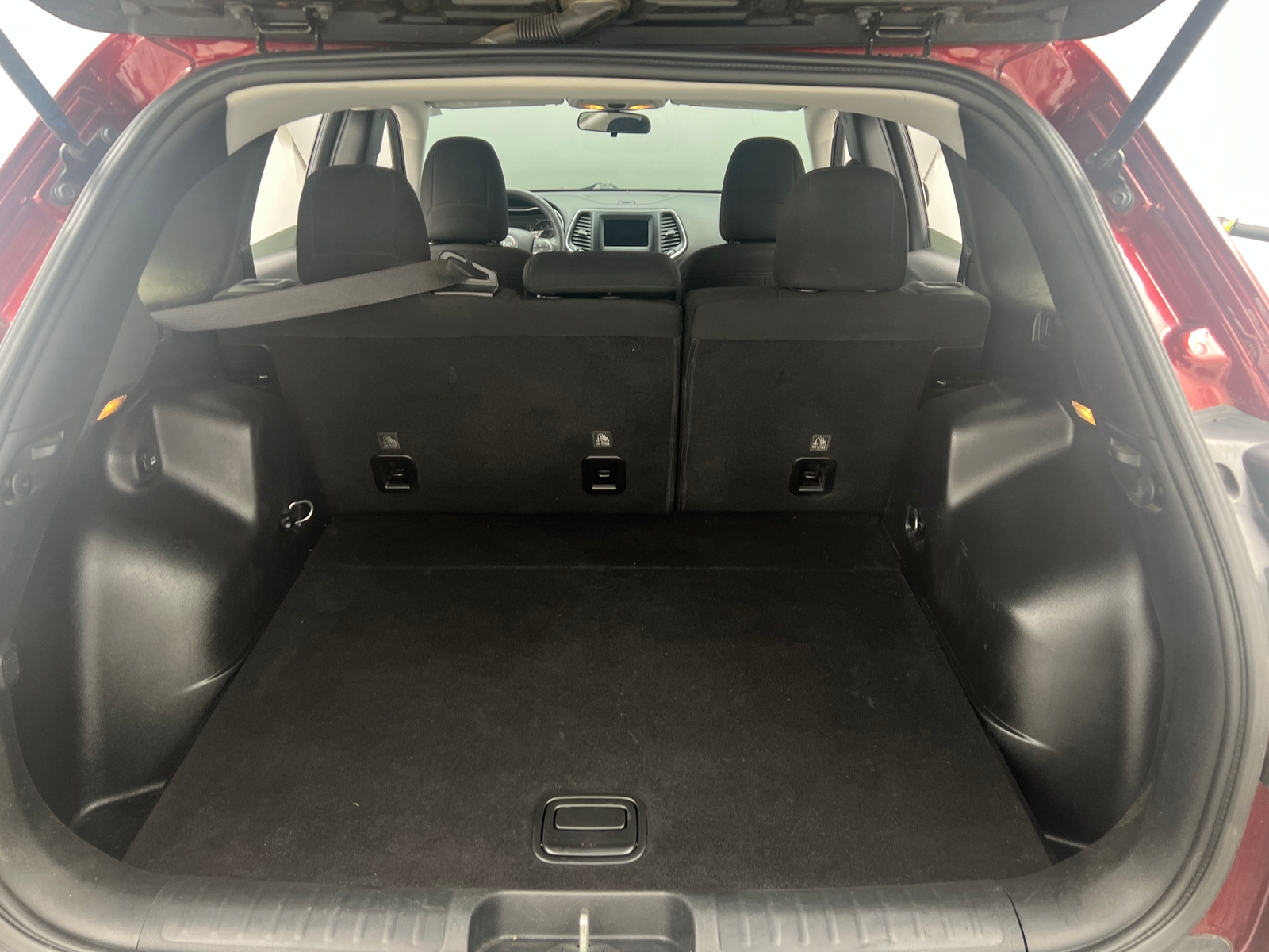 Thumbnail: 2019 Jeep Cherokee - 7