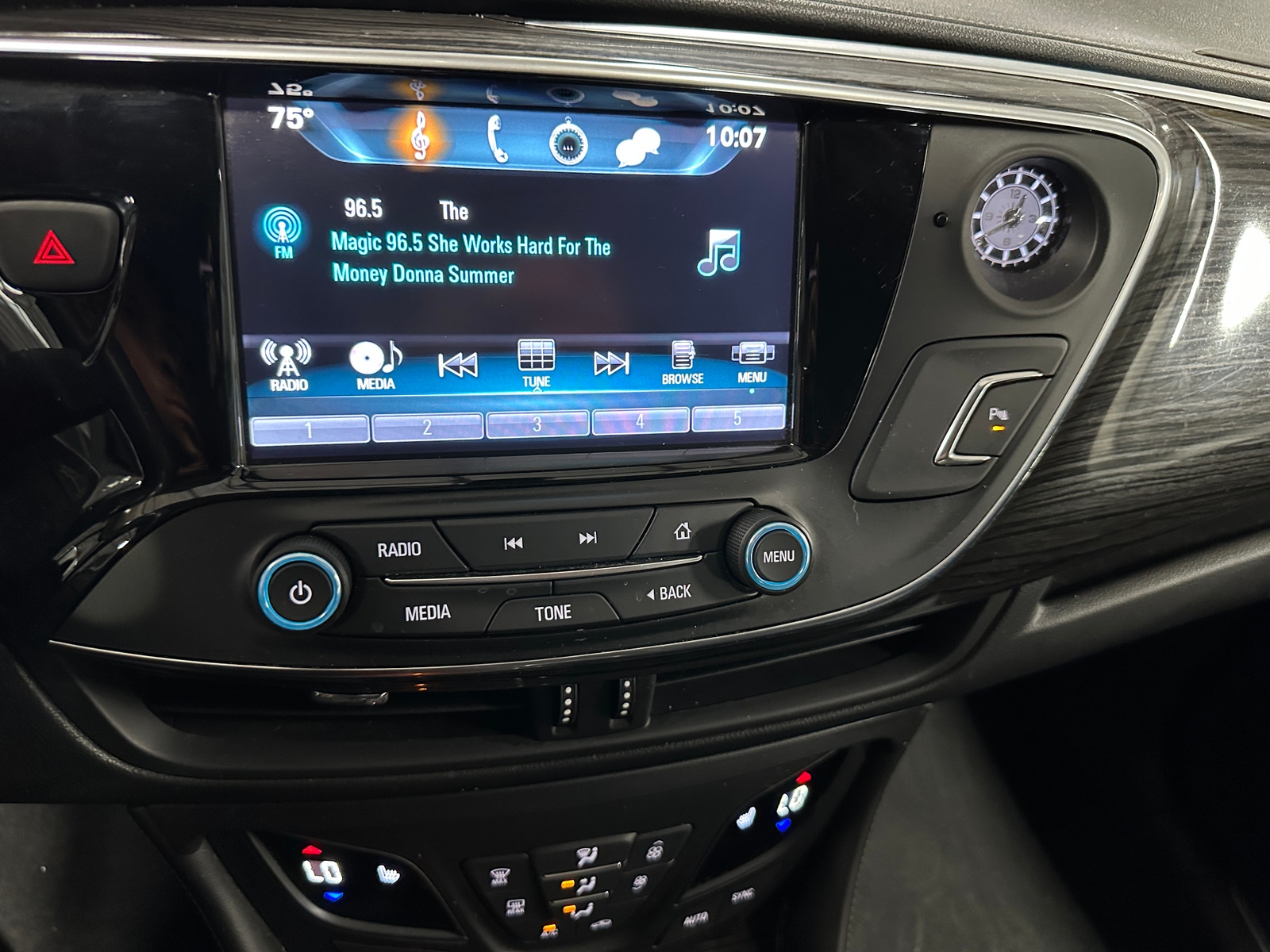 Thumbnail: 2017 Buick Envision - 3