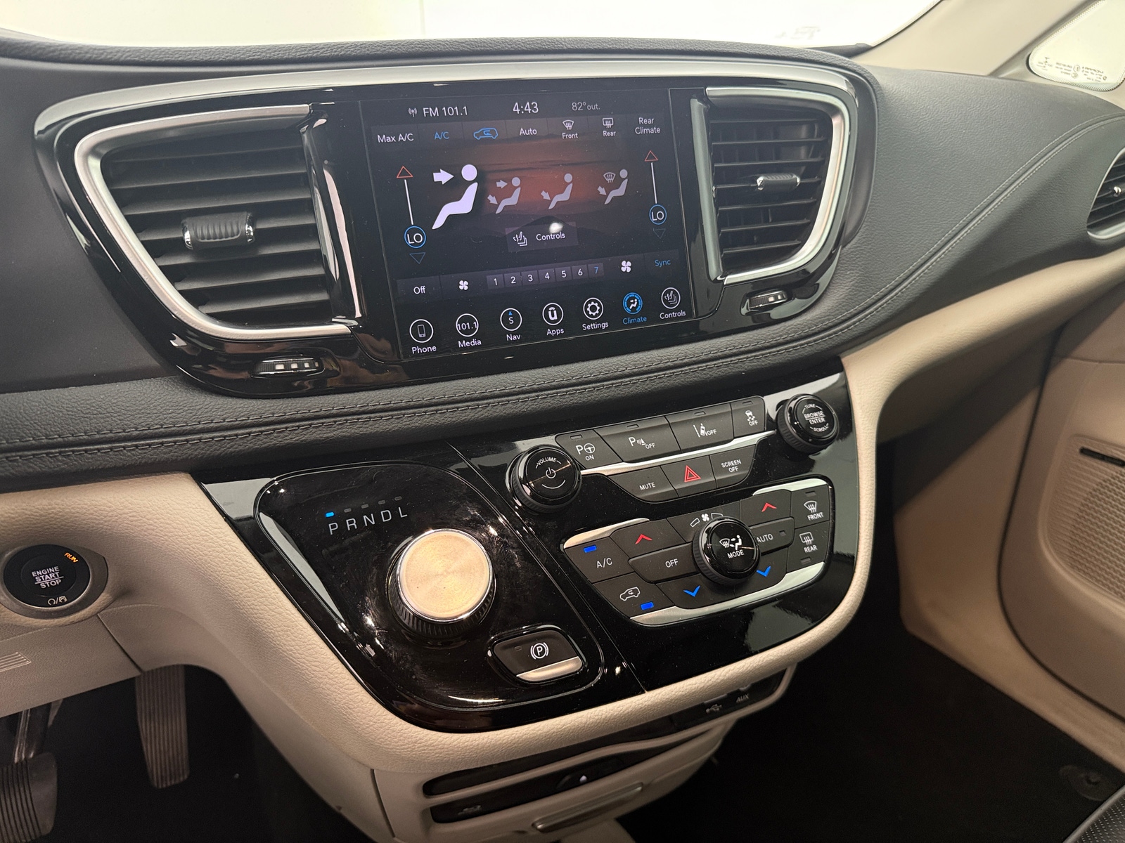 Thumbnail: 2020 Chrysler Pacifica - 3