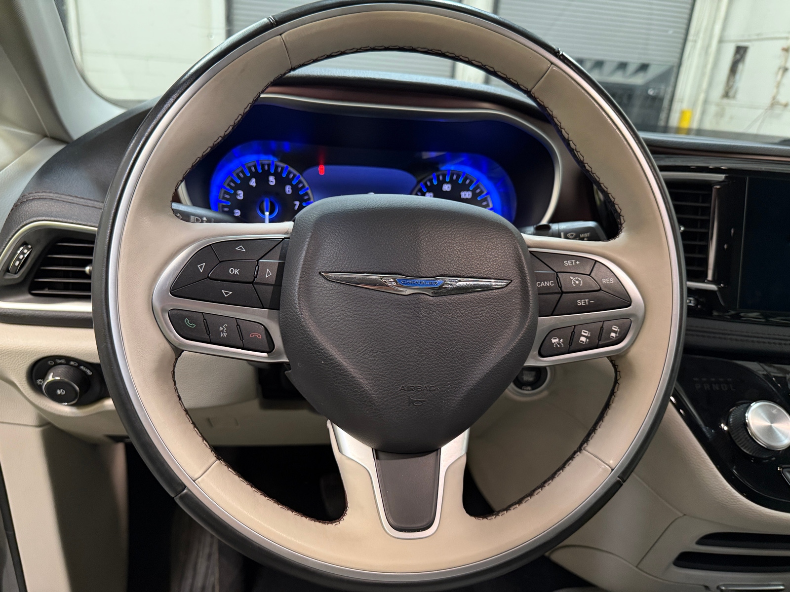 Thumbnail: 2017 Chrysler Pacifica - 4