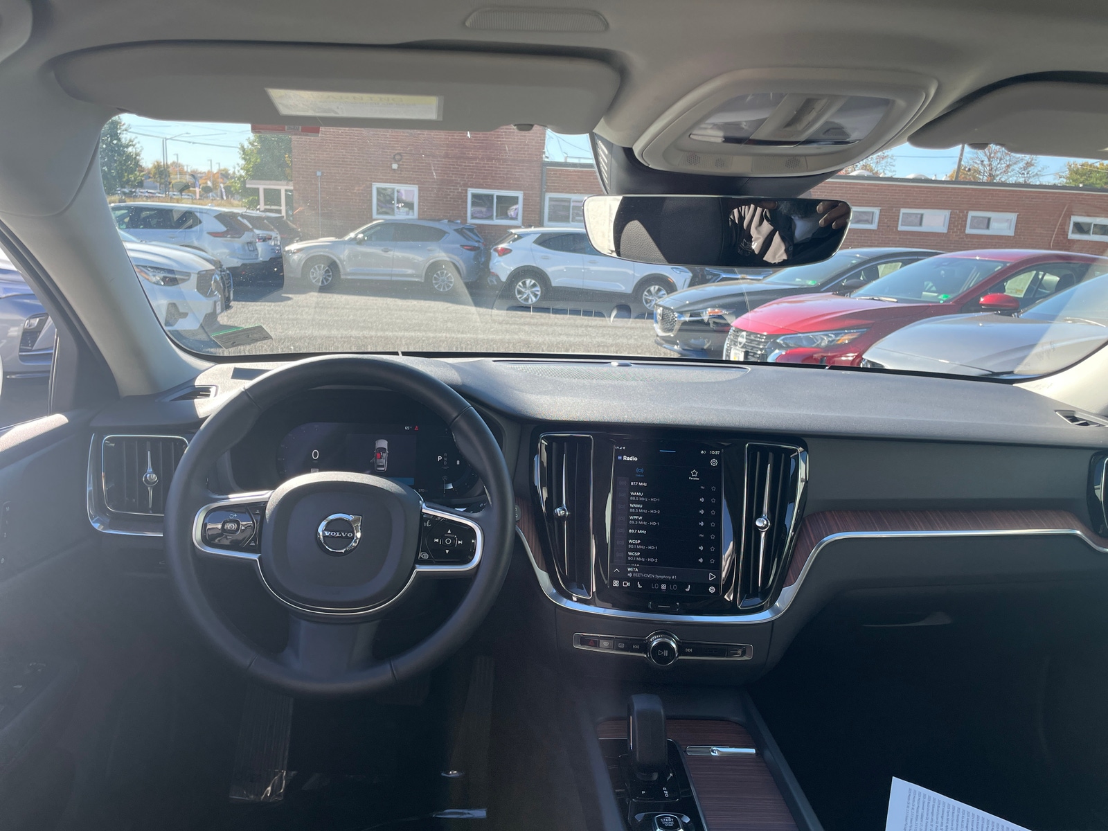 Thumbnail: 2025 Volvo V60 - 2