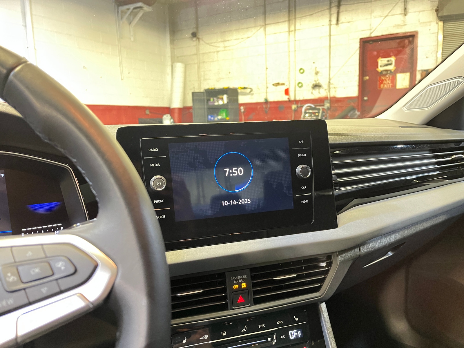 Thumbnail: 2025 Volkswagen Jetta - 4