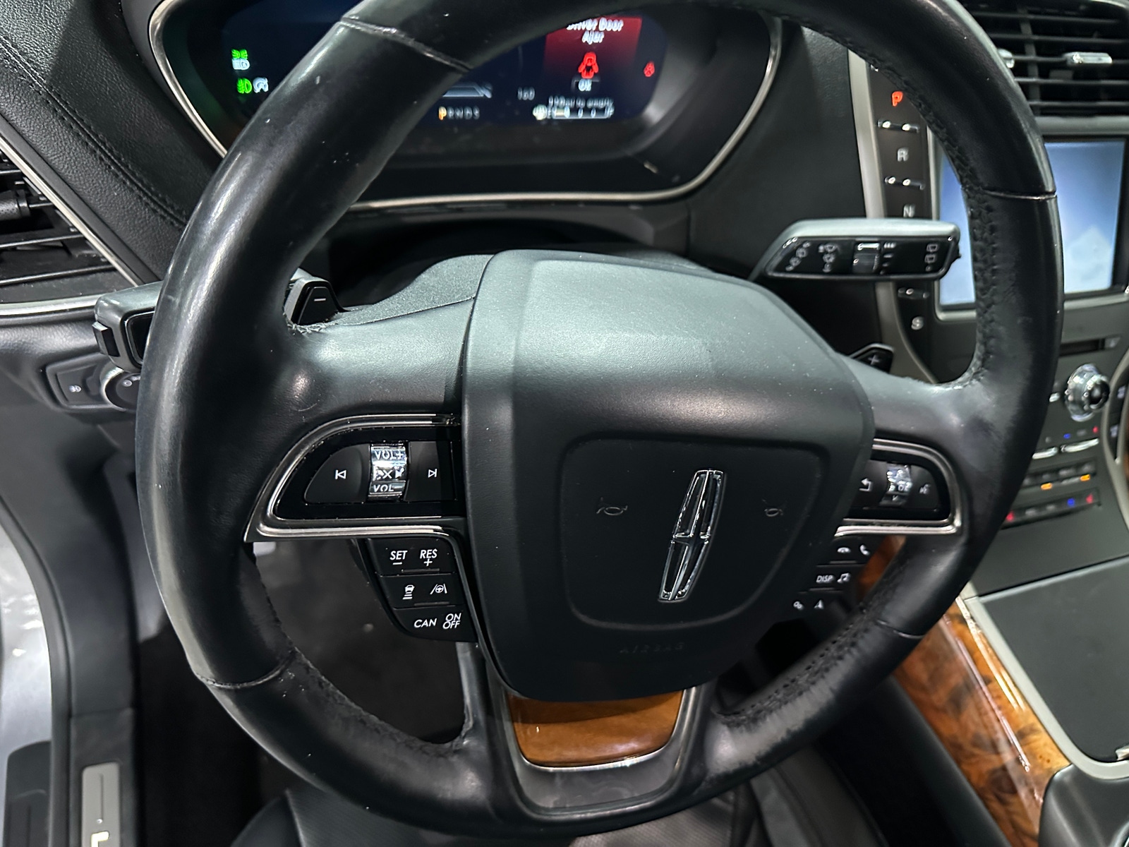 Thumbnail: 2020 Lincoln Nautilus - 4