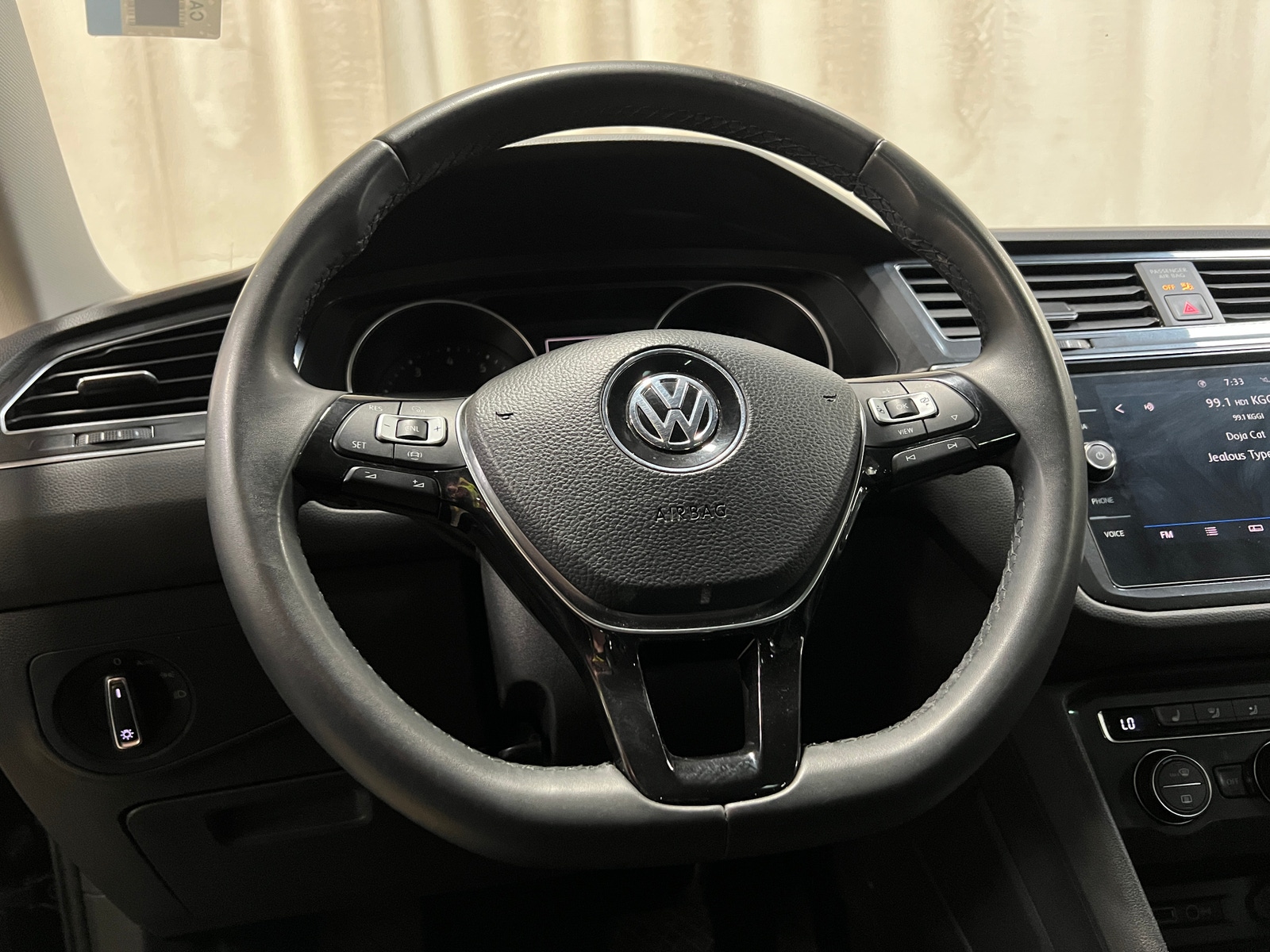 Thumbnail: 2020 Volkswagen Tiguan - 4