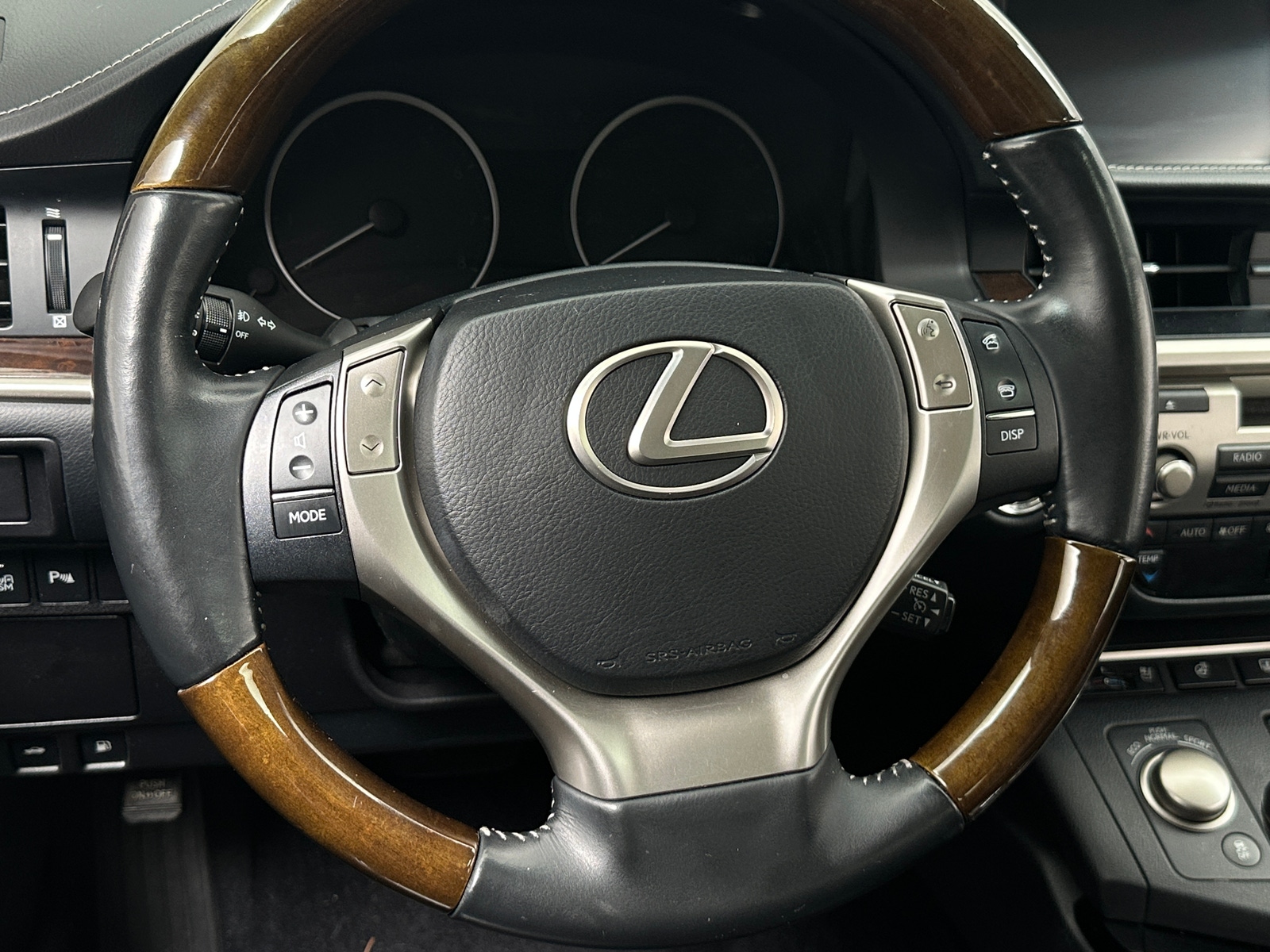 Thumbnail: 2015 Lexus ES - 4