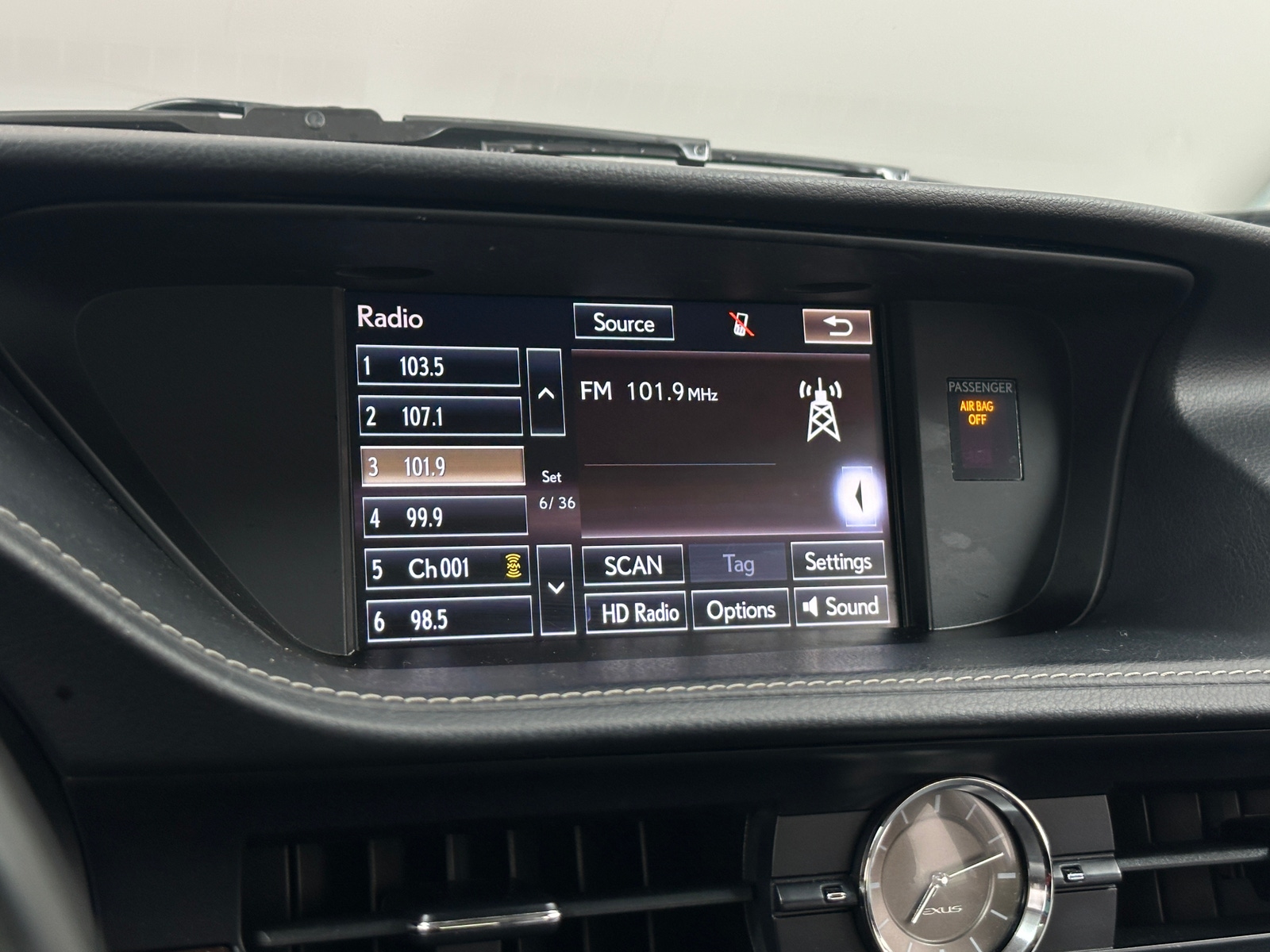 Thumbnail: 2015 Lexus ES - 3