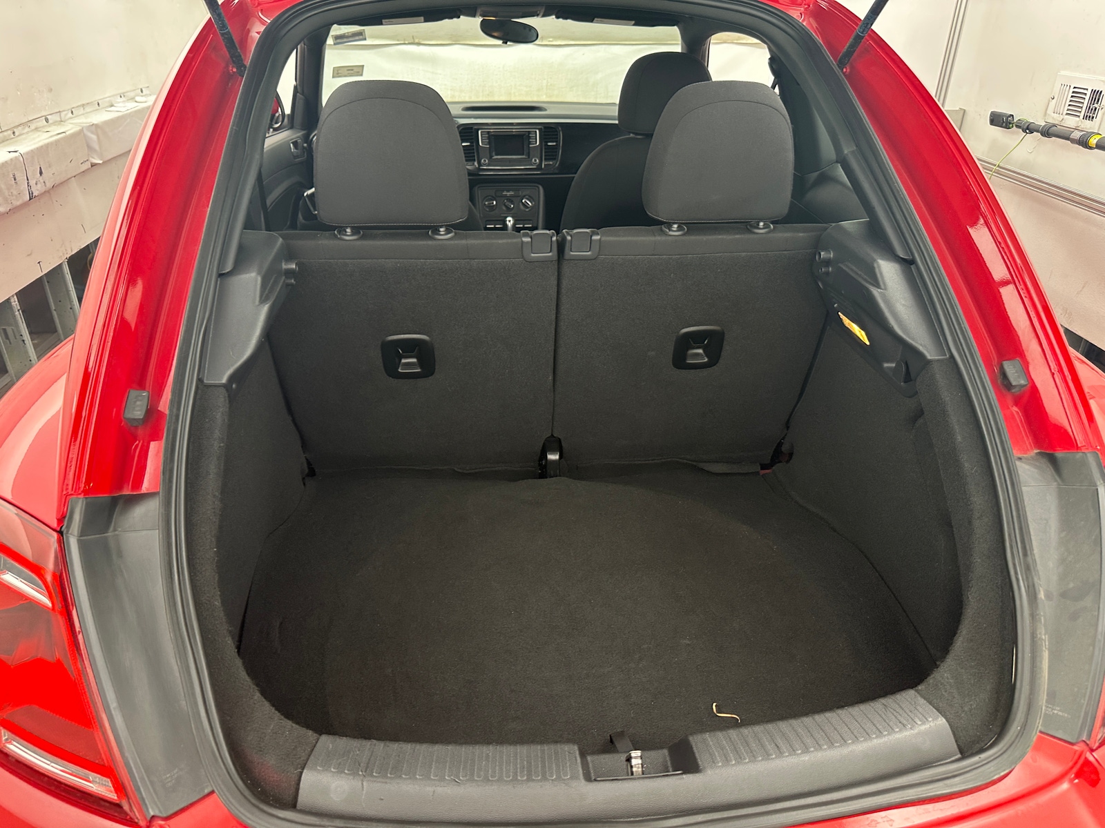 Thumbnail: 2019 Volkswagen Beetle - 7