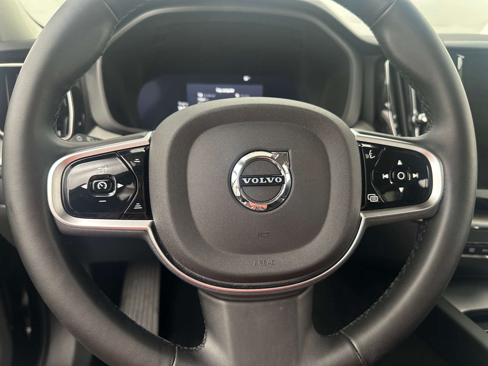 Thumbnail: 2025 Volvo XC60 - 4
