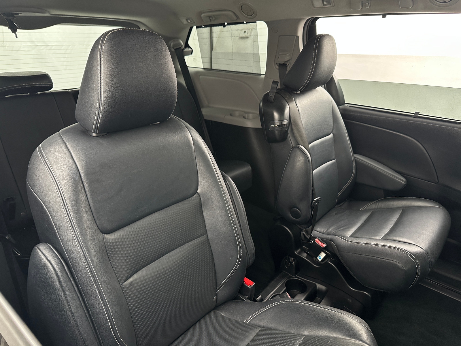 Thumbnail: 2016 Toyota Sienna - 5