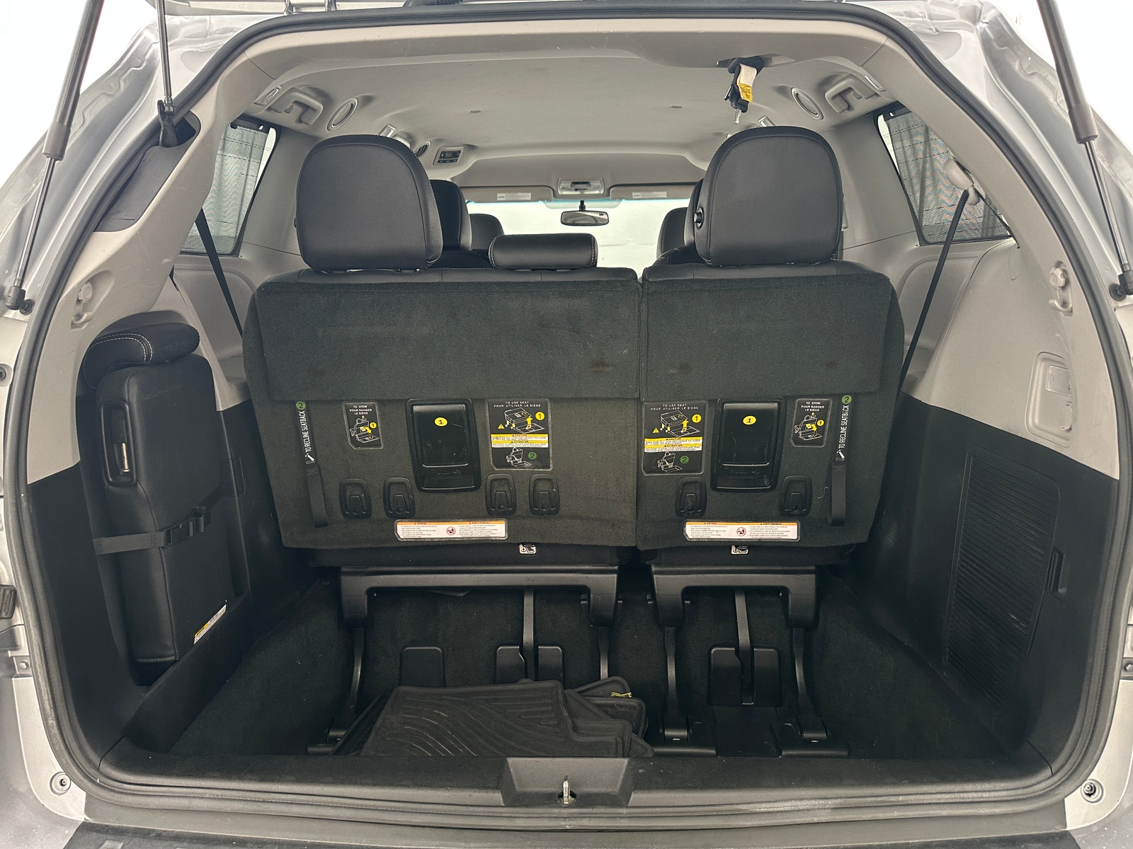 Thumbnail: 2016 Toyota Sienna - 6