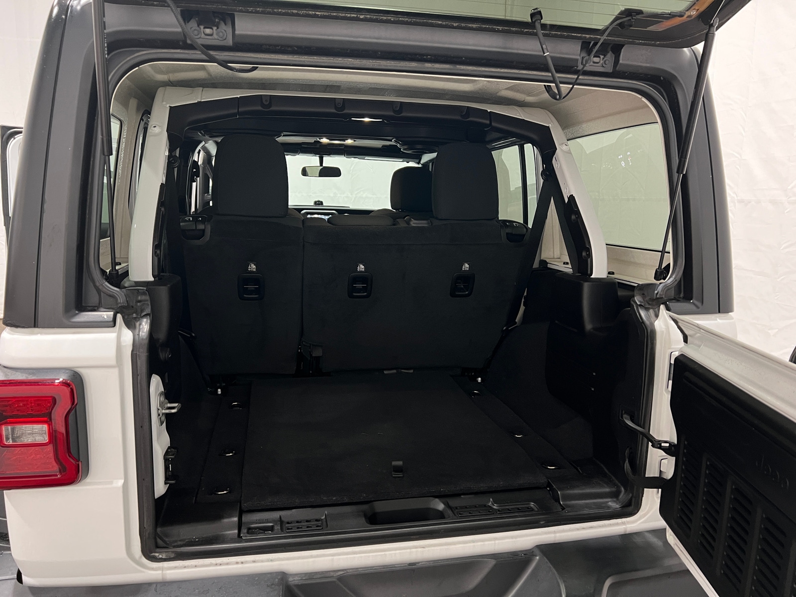 Thumbnail: 2020 Jeep Wrangler - 7