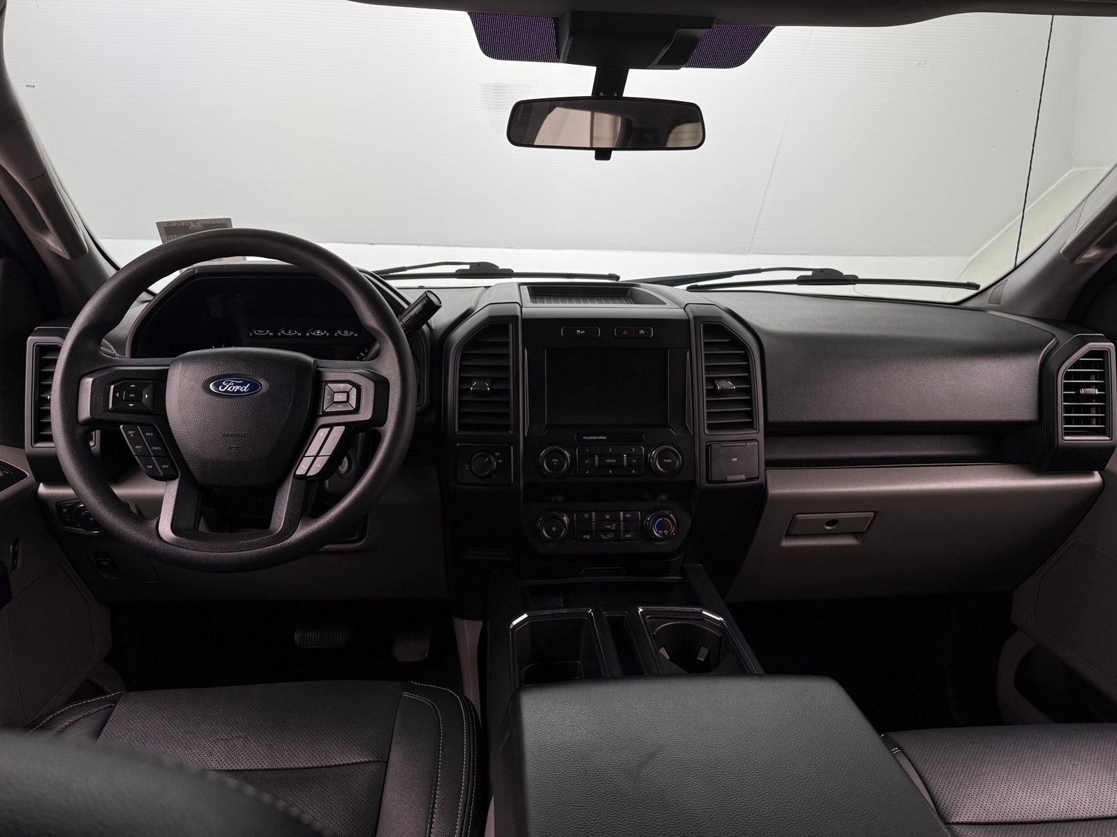 Thumbnail: 2019 Ford Econoline - 3