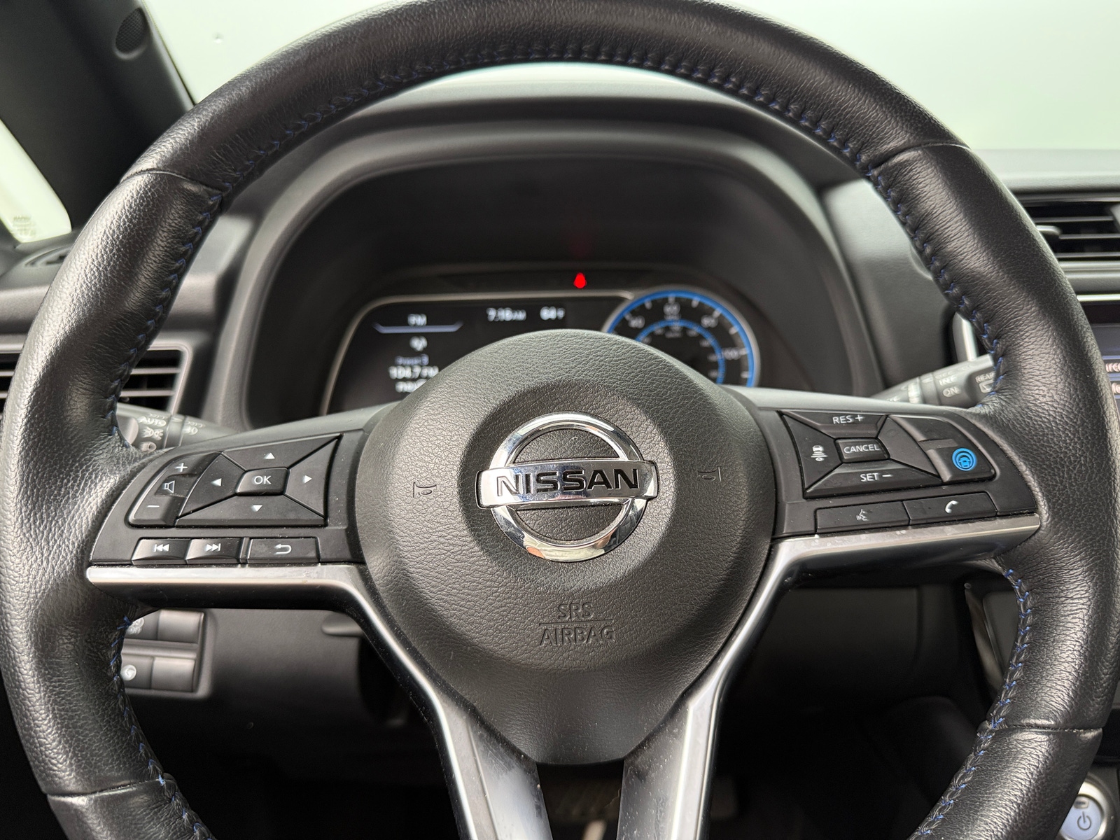 Thumbnail: 2022 Nissan Leaf - 4