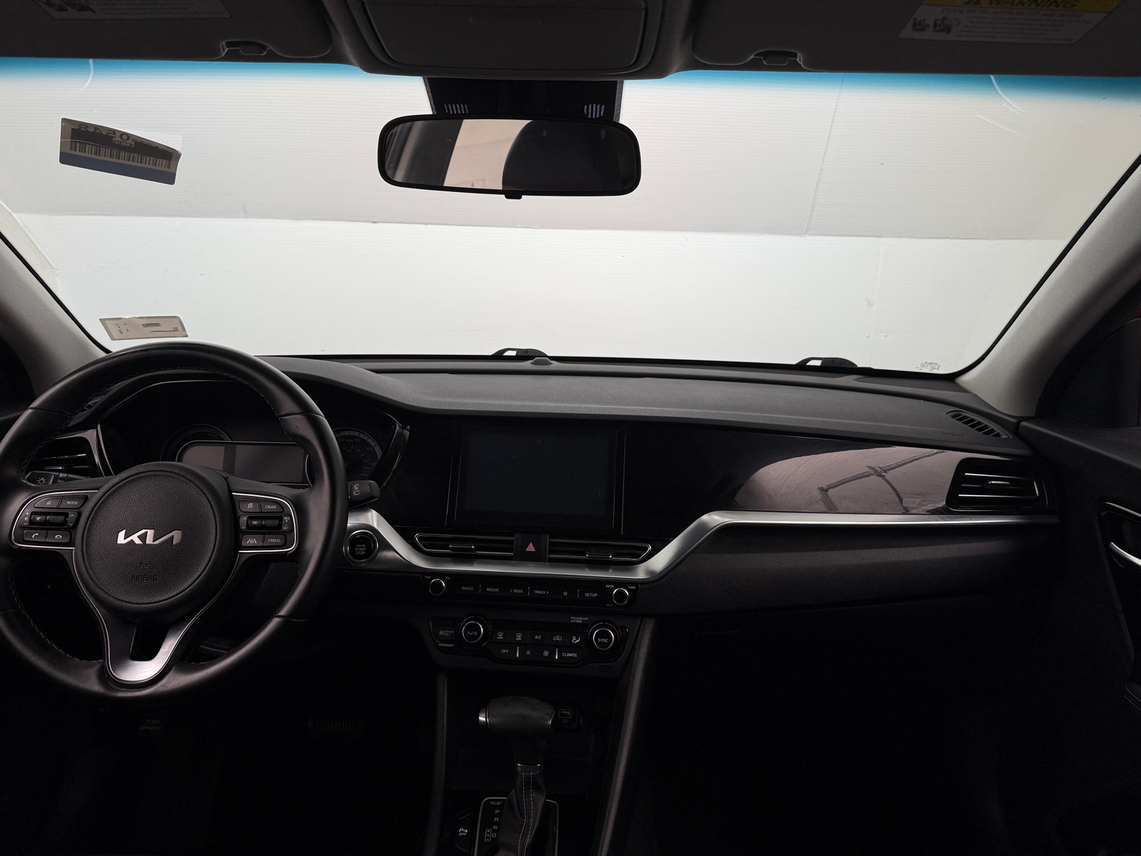 Thumbnail: 2022 Kia Niro - 3