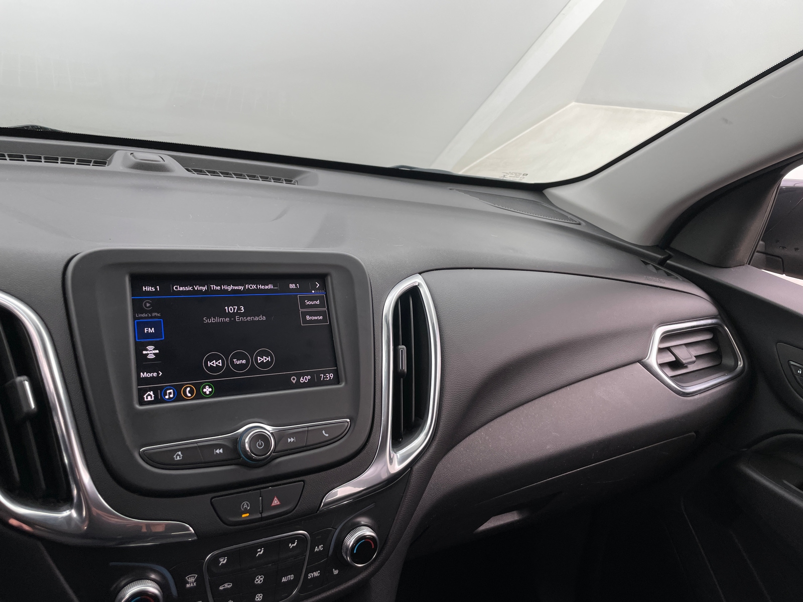 Thumbnail: 2022 Chevrolet Equinox - 4