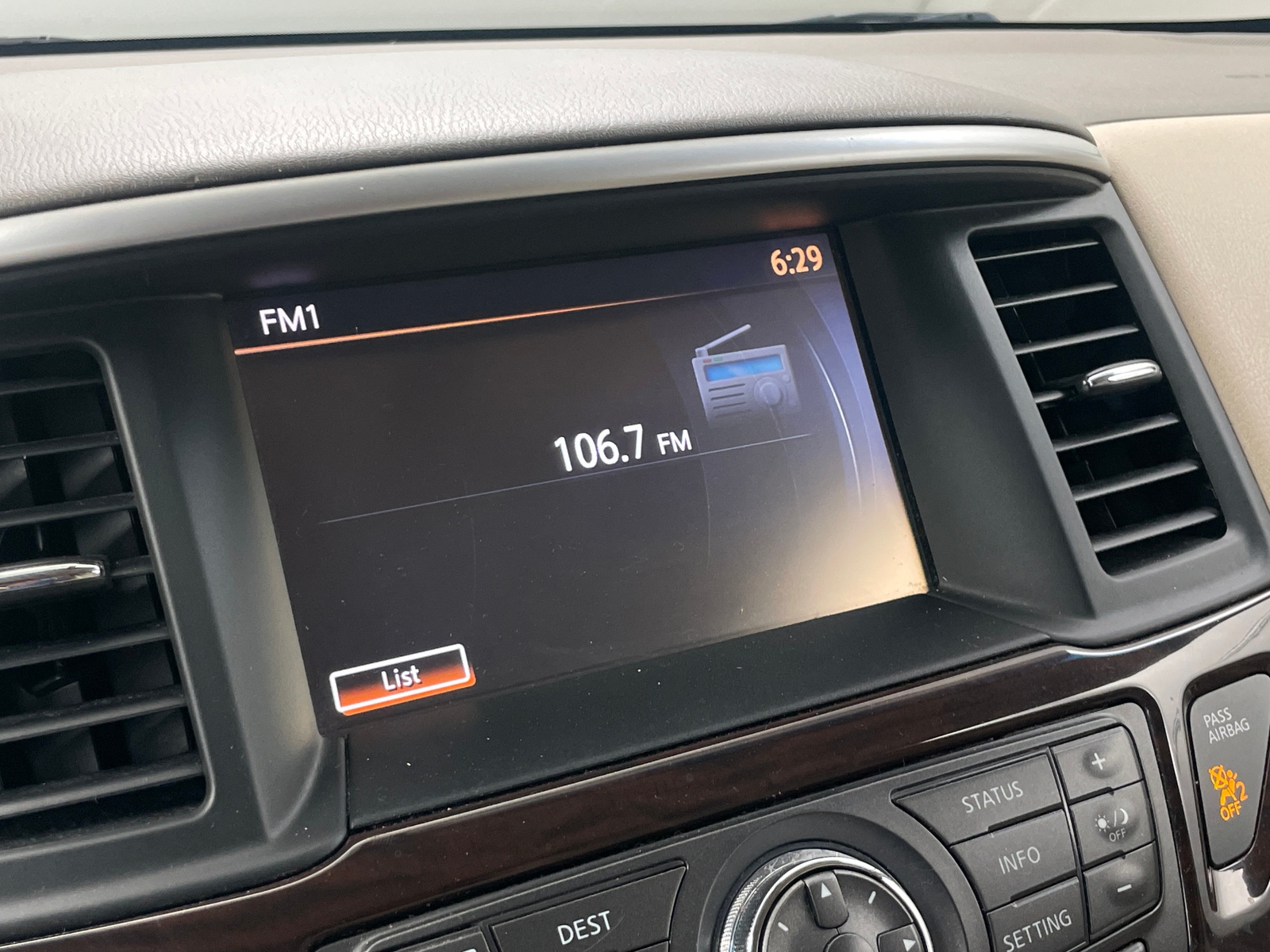 Thumbnail: 2015 Nissan Pathfinder - 3