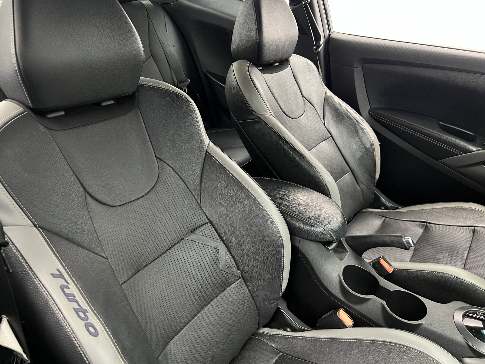 Thumbnail: 2016 Hyundai Veloster - 2