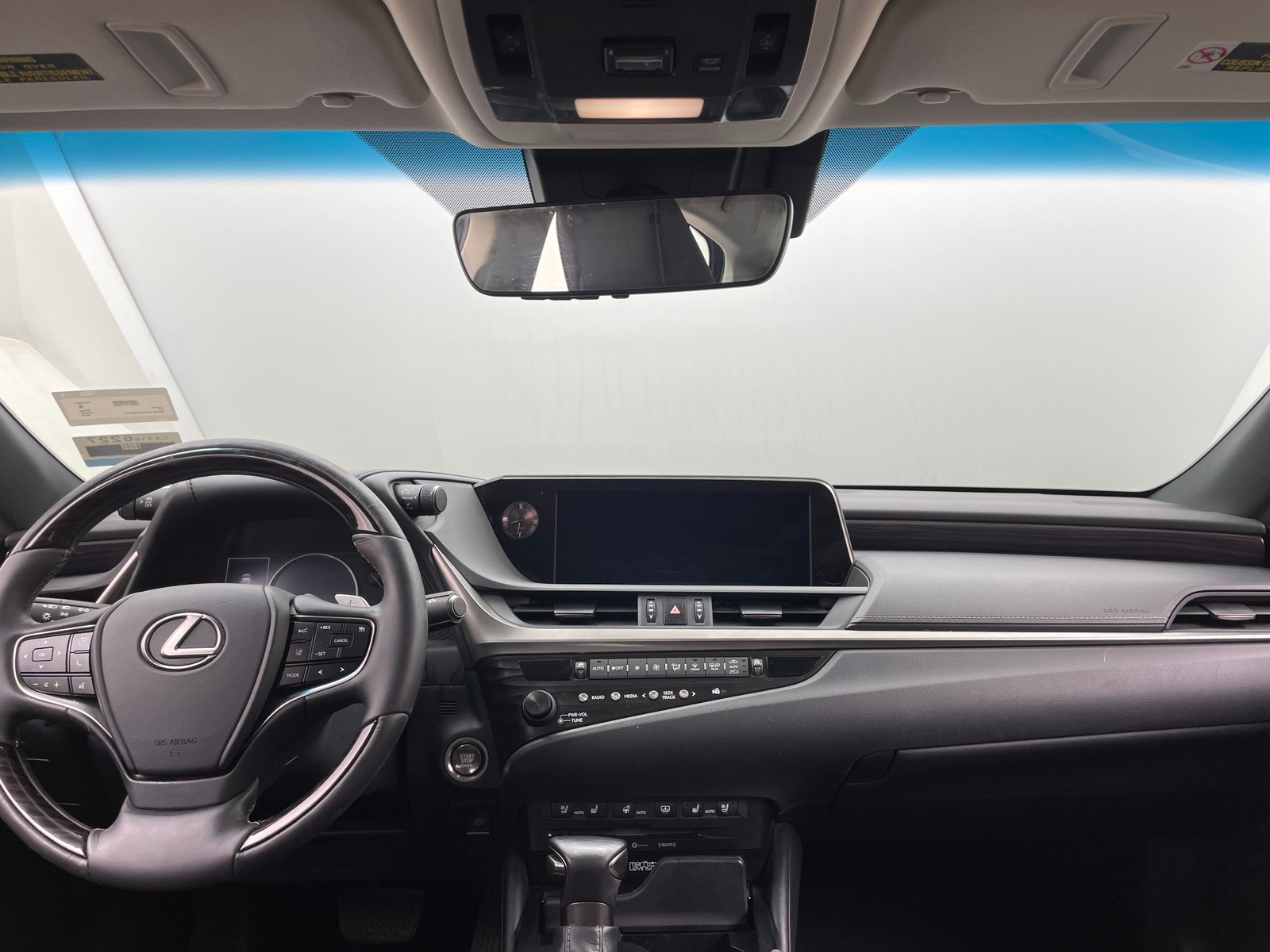 Thumbnail: 2019 Lexus ES - 3