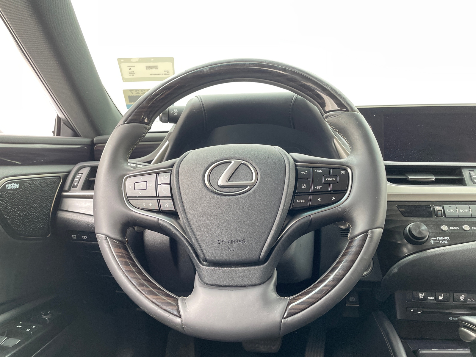 Thumbnail: 2019 Lexus ES - 5