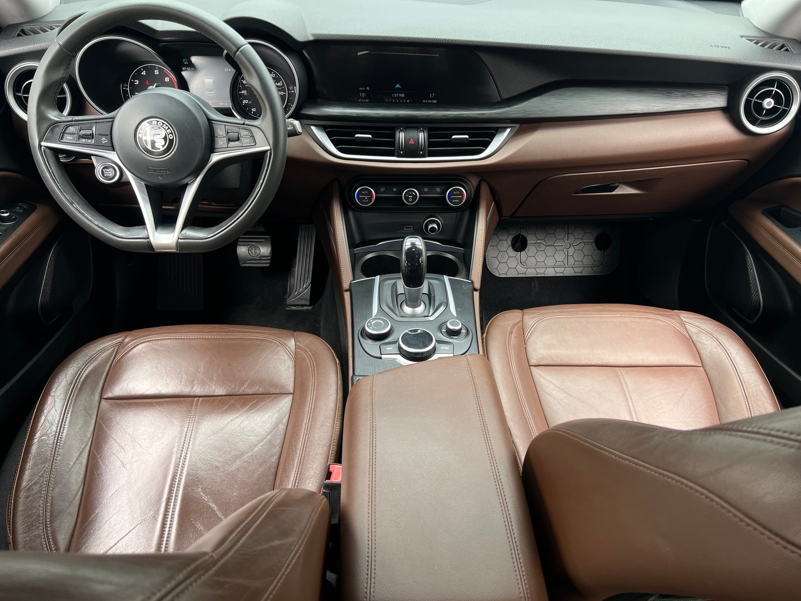 Thumbnail: 2018 Alfa Romeo Stelvio - 2