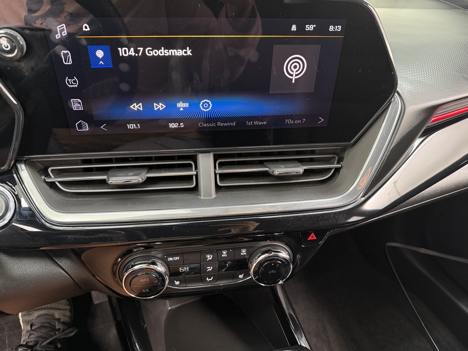 Thumbnail: 2024 Chevrolet Trax - 3