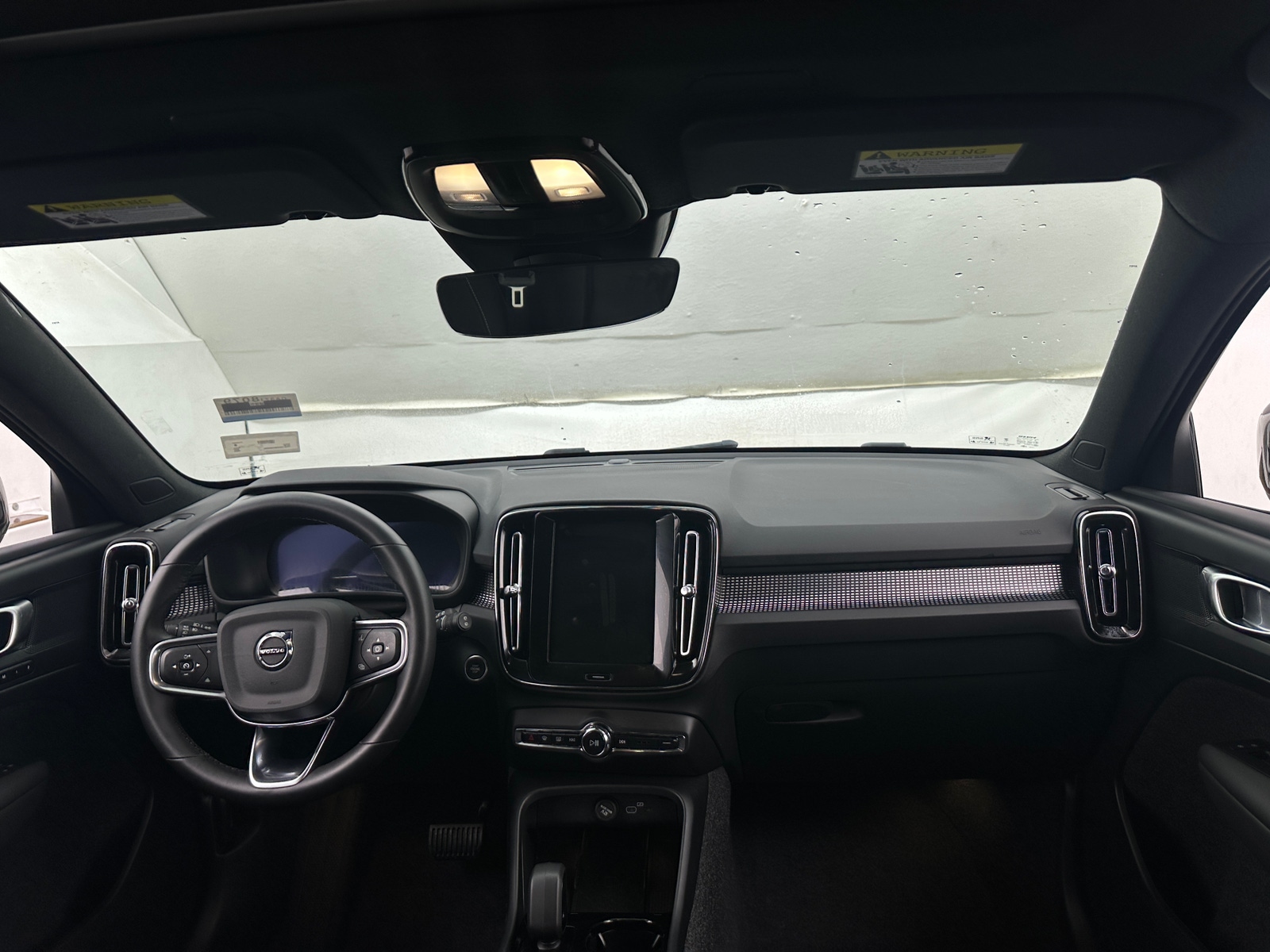Thumbnail: 2025 Volvo XC40 - 3