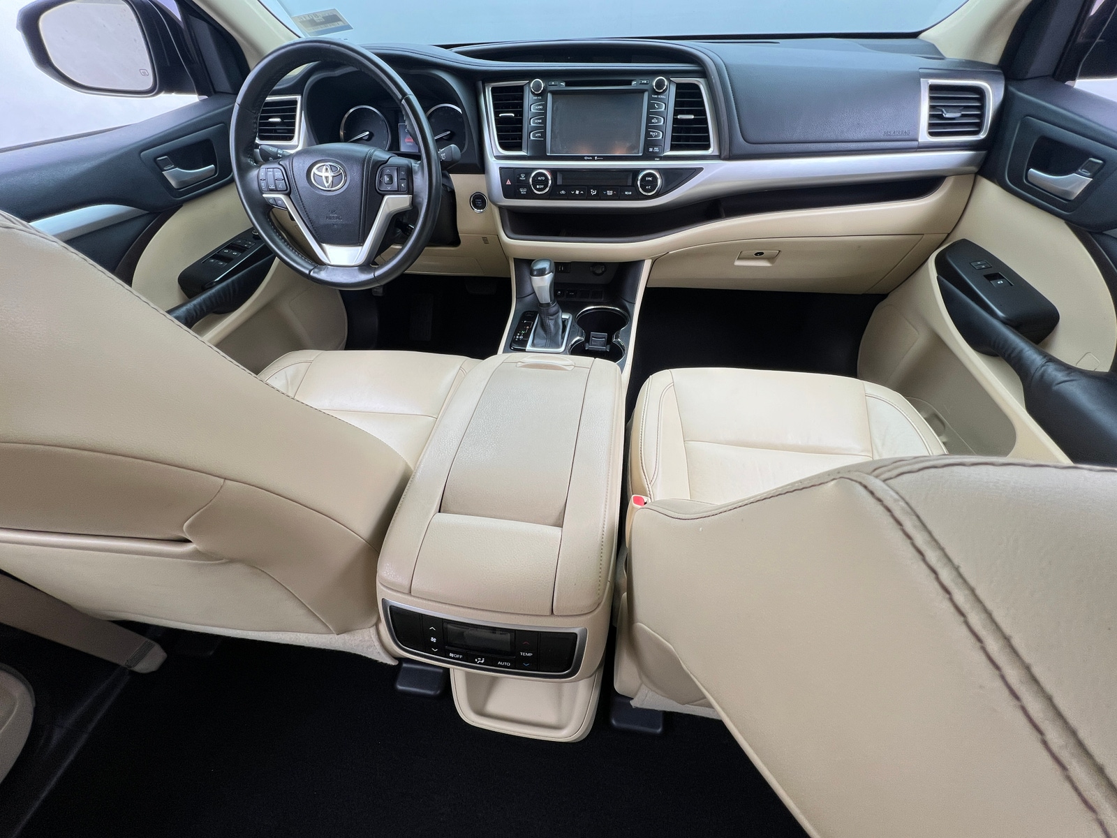 Thumbnail: 2015 Toyota Highlander - 2