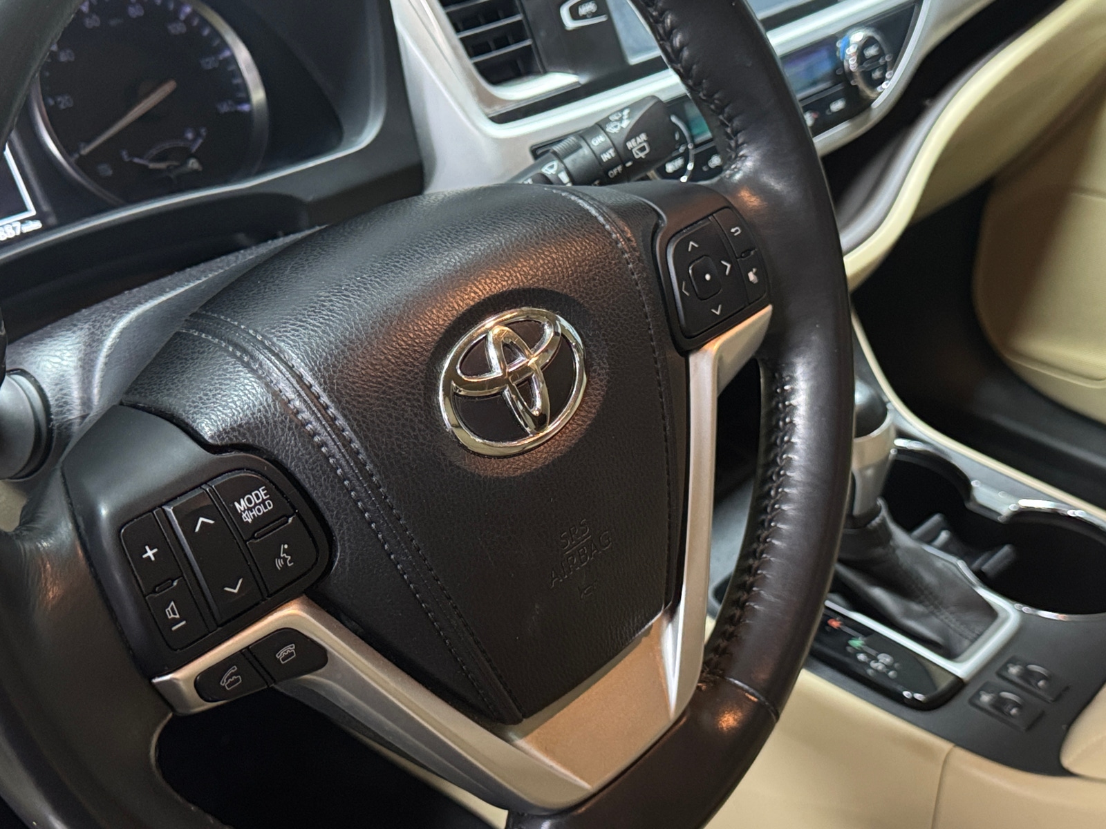Thumbnail: 2015 Toyota Highlander - 4