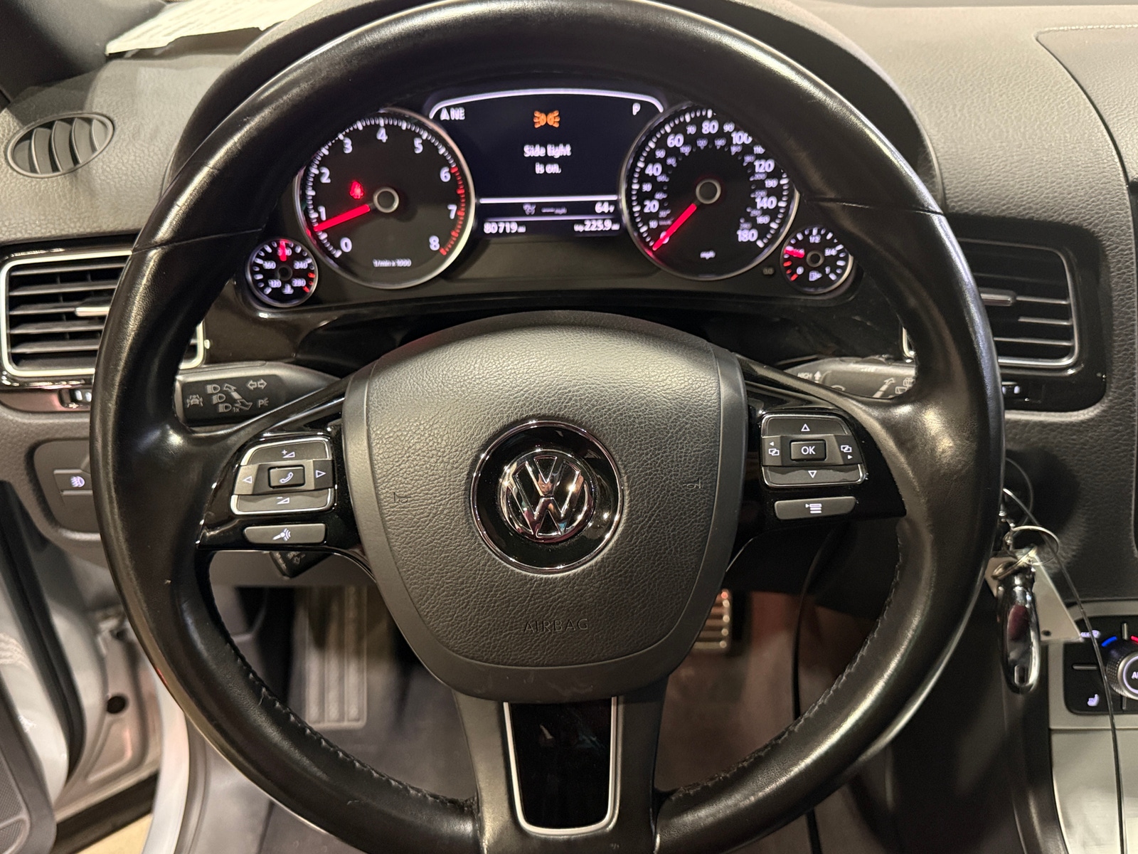Thumbnail: 2017 Volkswagen Touareg - 4