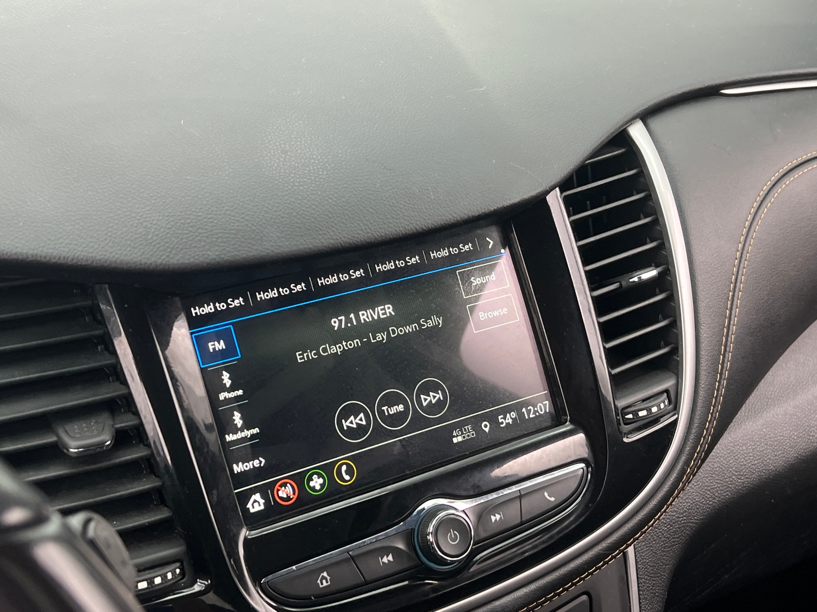 Thumbnail: 2019 Chevrolet Trax - 4