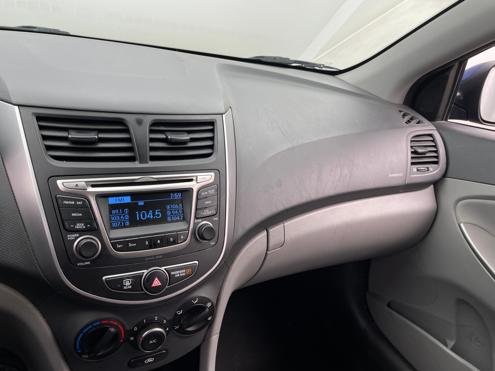 Thumbnail: 2017 Hyundai Accent - 4