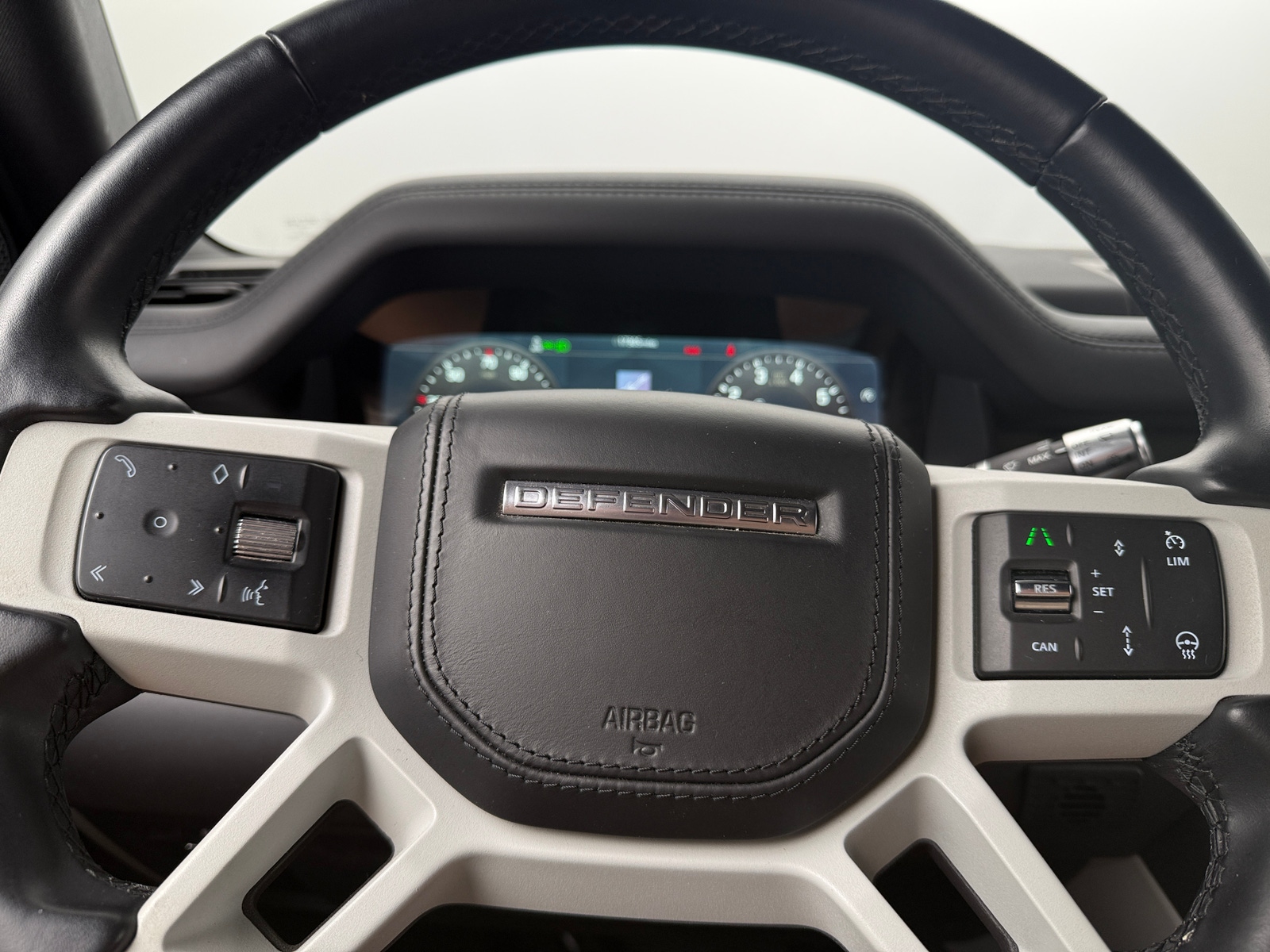 Thumbnail: 2022 Land Rover Defender - 4