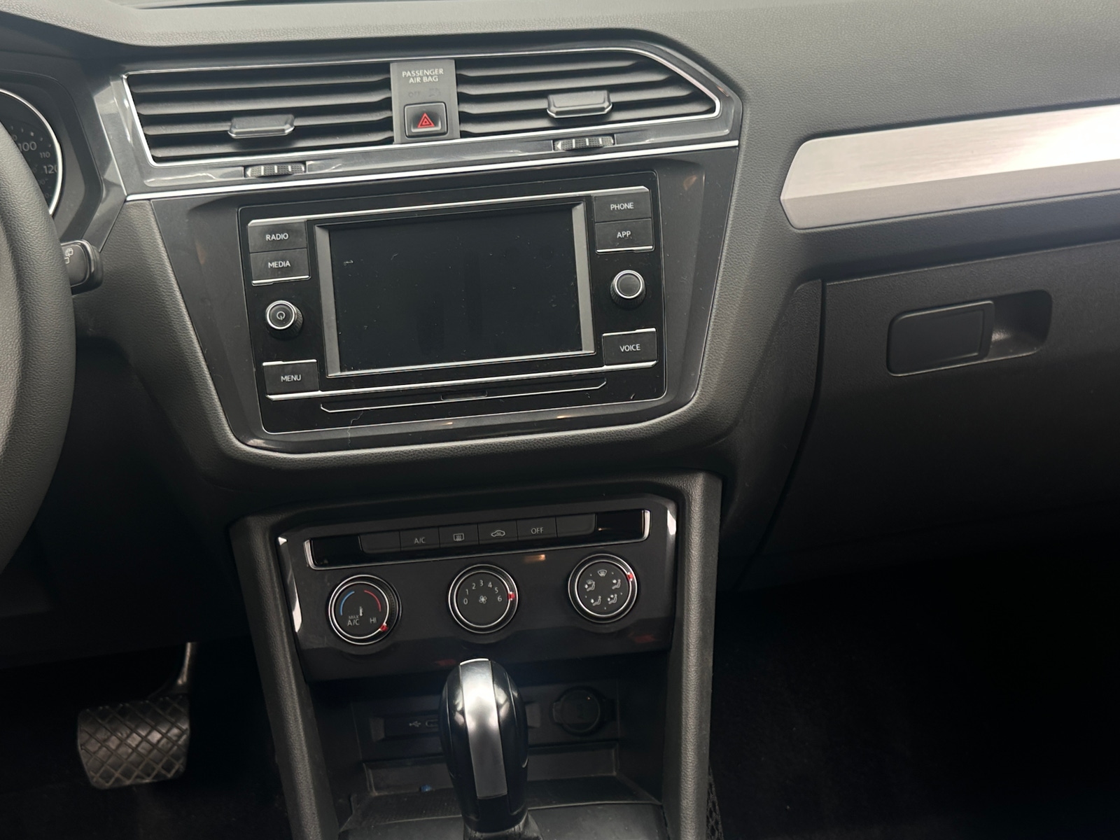 Thumbnail: 2021 Volkswagen Tiguan - 4
